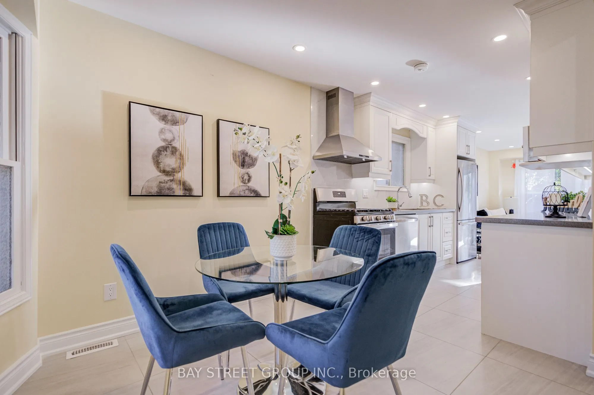 107 Enchanted Hills Crescent