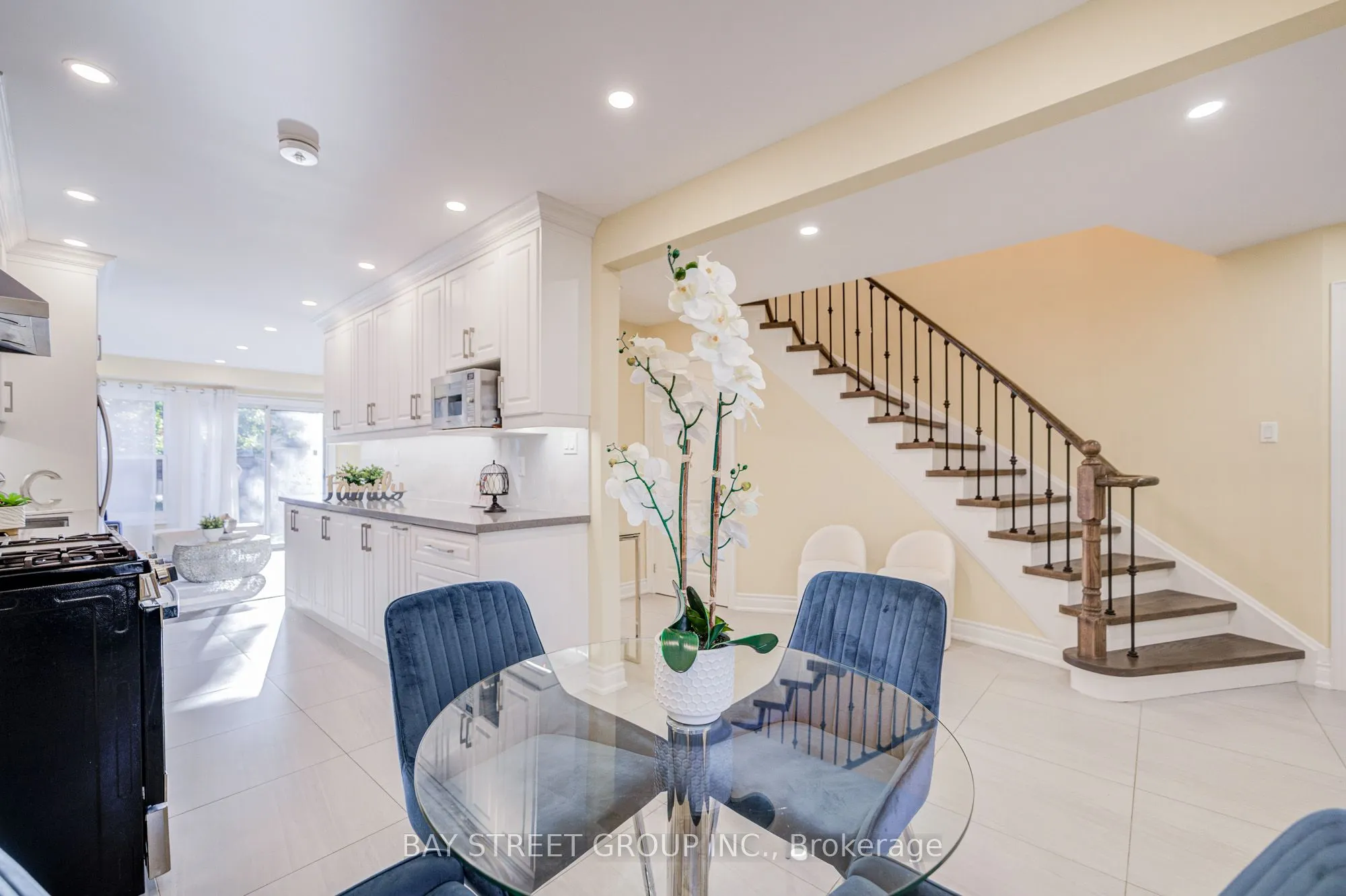 107 Enchanted Hills Crescent