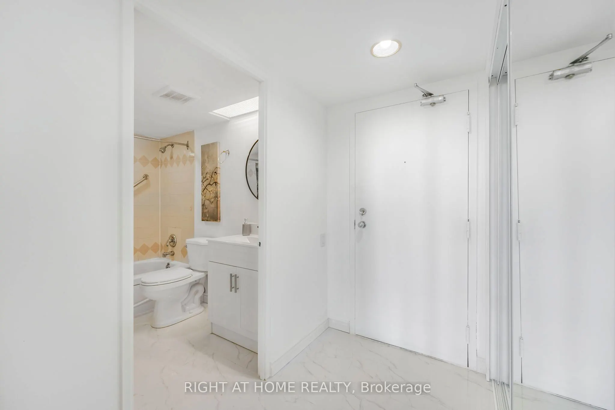 2466 Eglinton Avenue E, #707