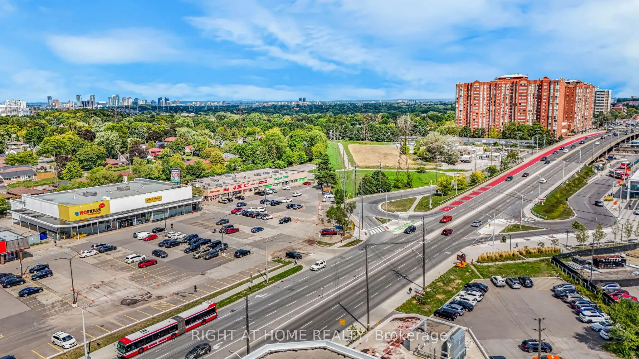 2466 Eglinton Avenue E, #707