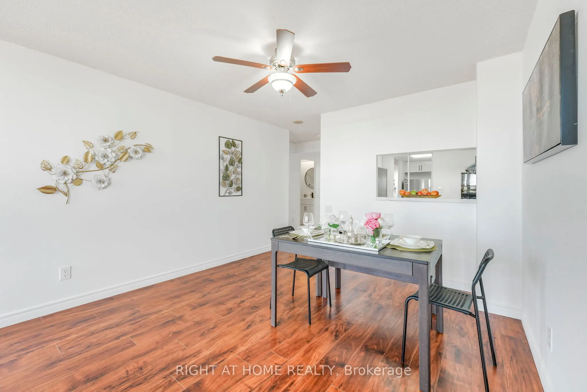 2466 Eglinton Avenue E, #707