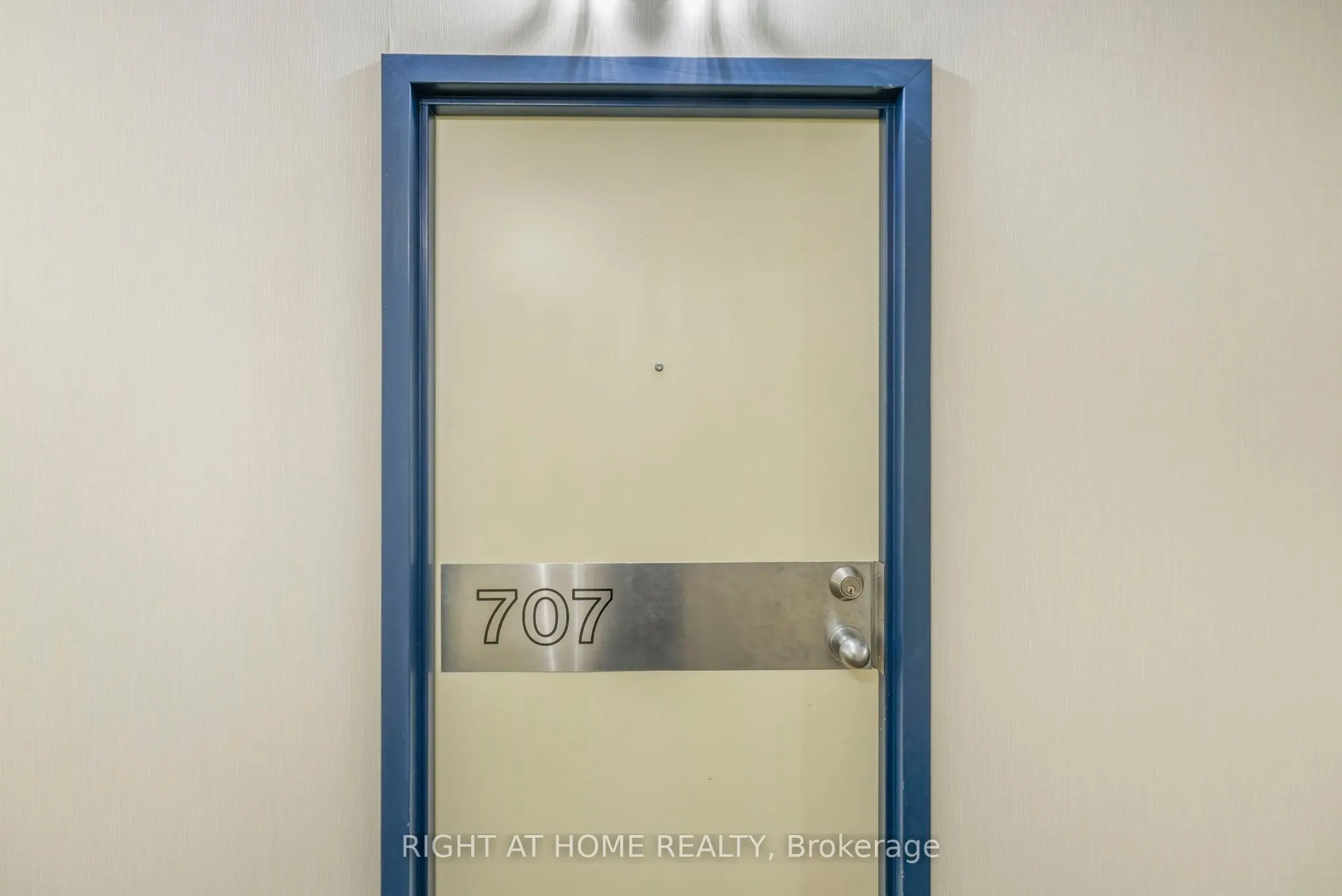 2466 Eglinton Avenue E, #707