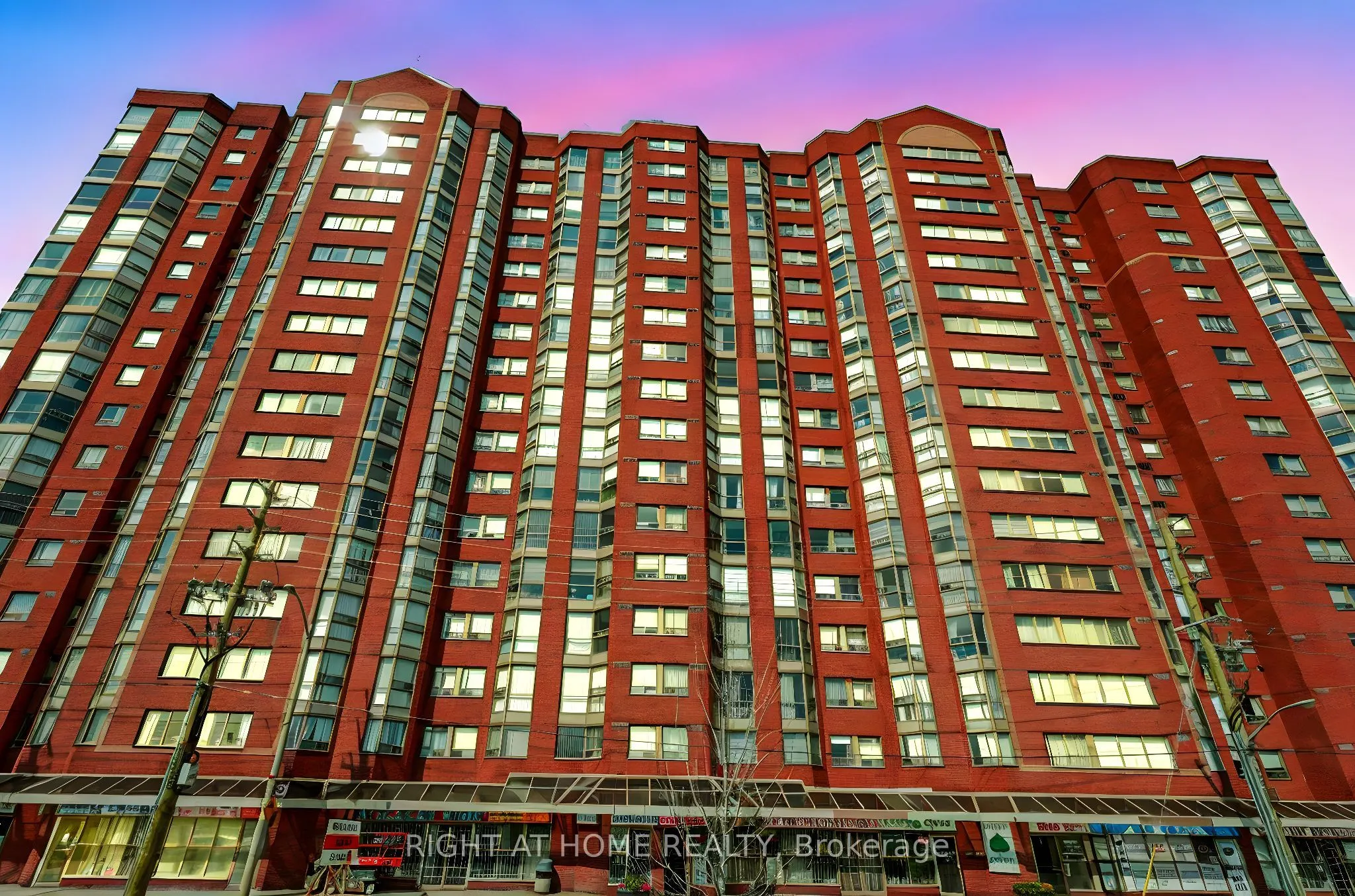 2466 Eglinton Avenue E, #707