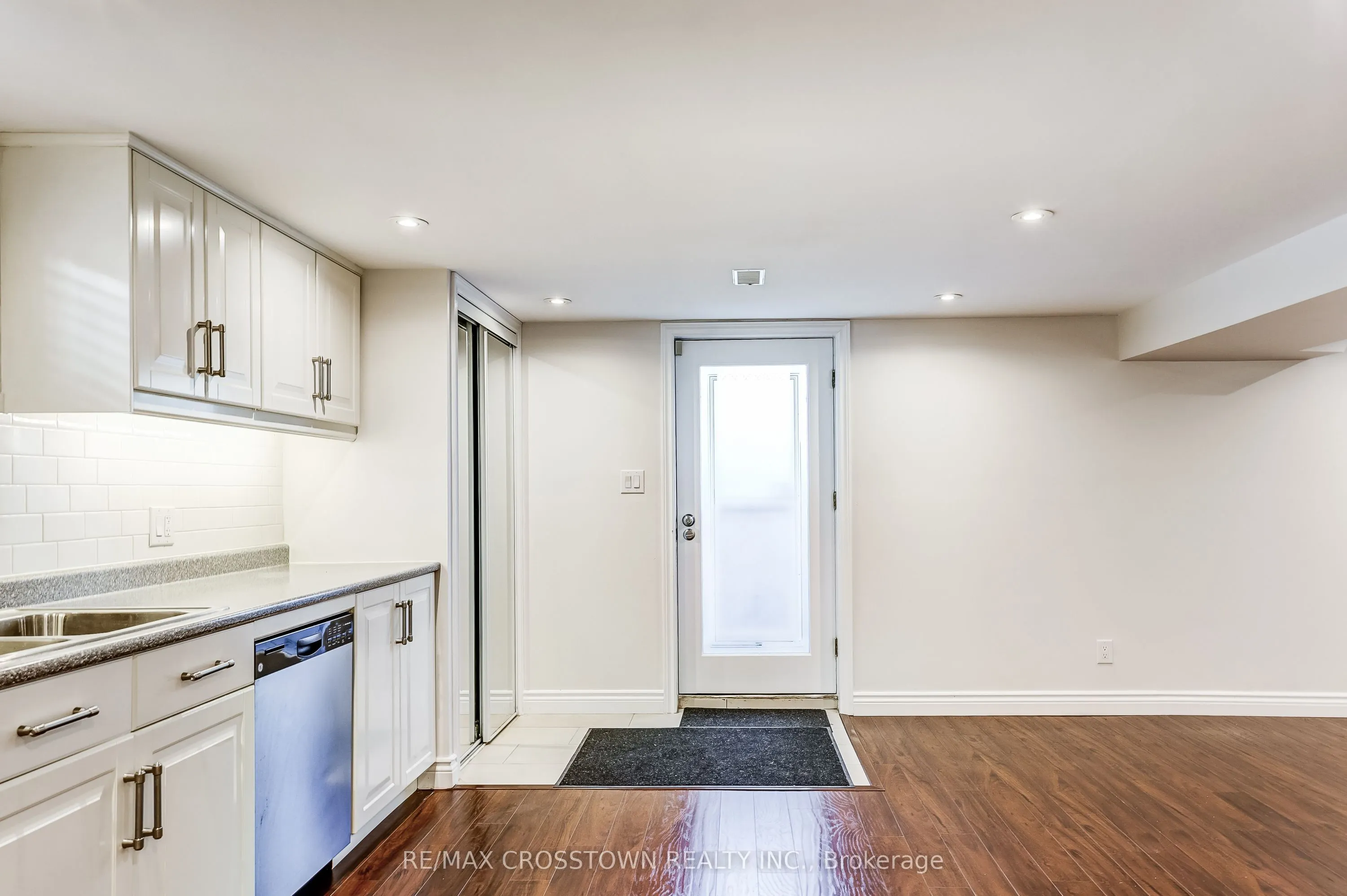 38 Dignam Court