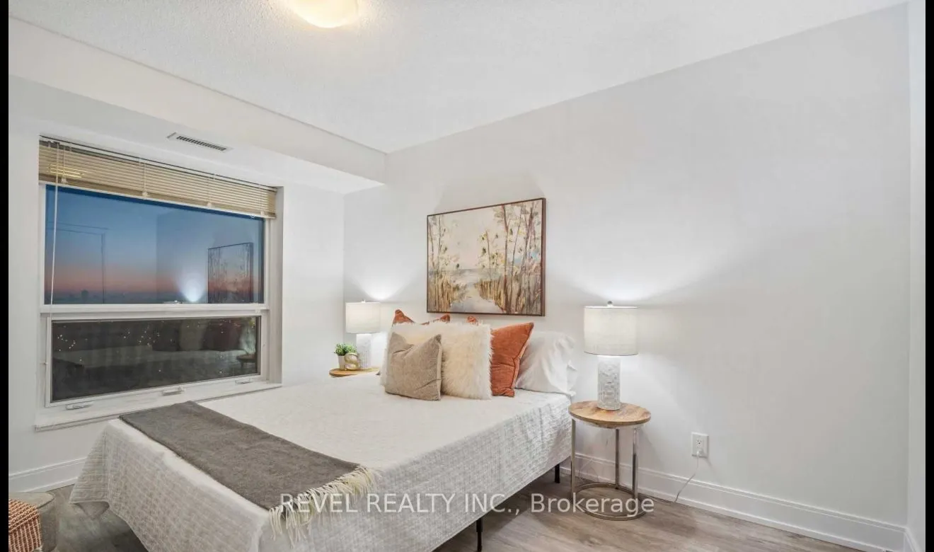 125 Village Green Square, #3106