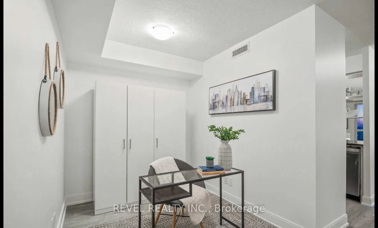 125 Village Green Square, #3106