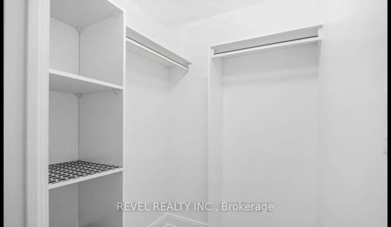 125 Village Green Square, #3106