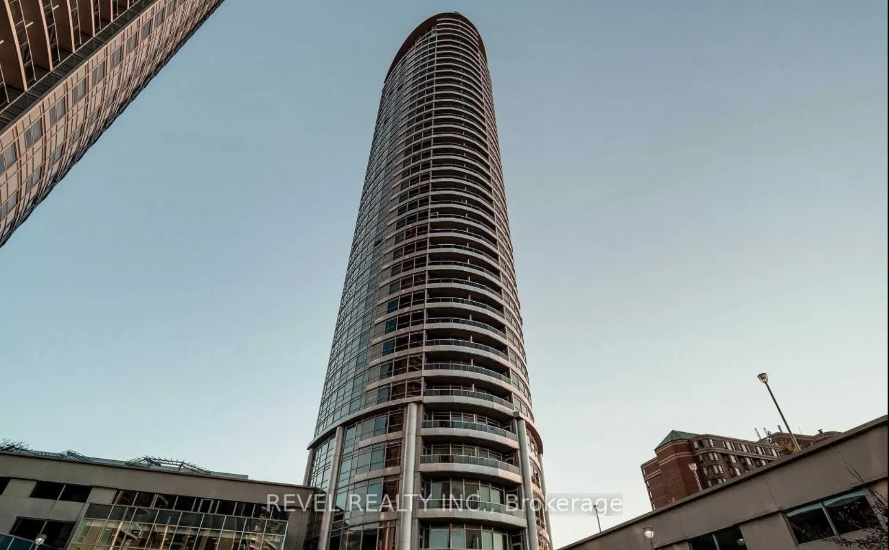 125 Village Green Square, #3106