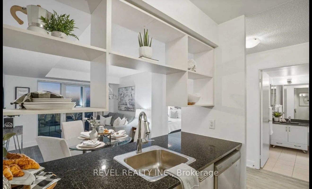 125 Village Green Square, #3106