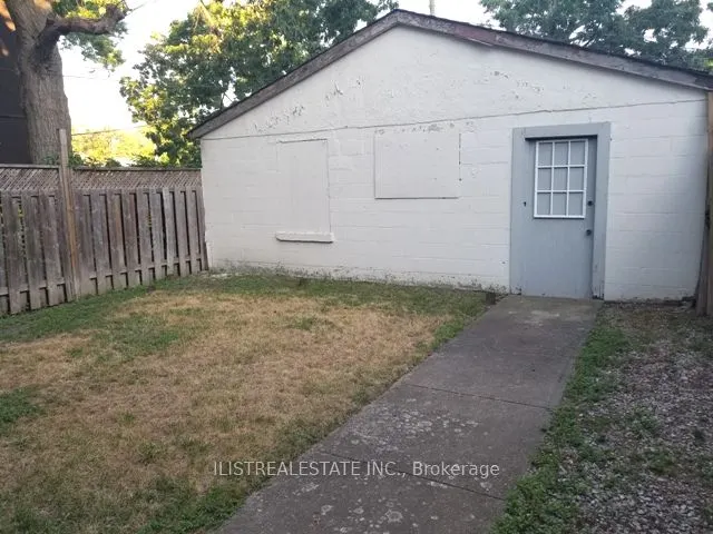 2143 Gerrard Street E, #Main Fl