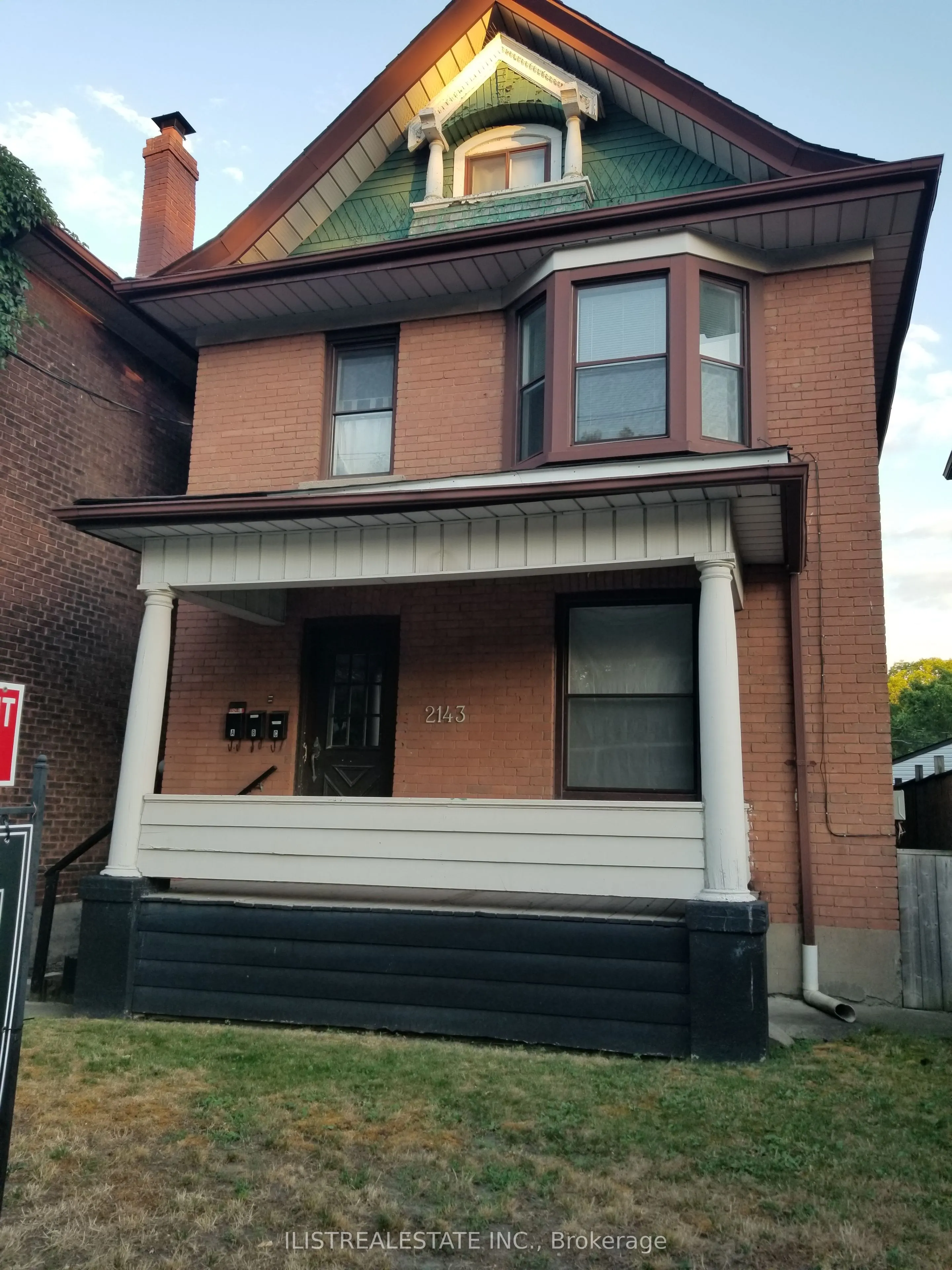 2143 Gerrard Street E, #Main Fl