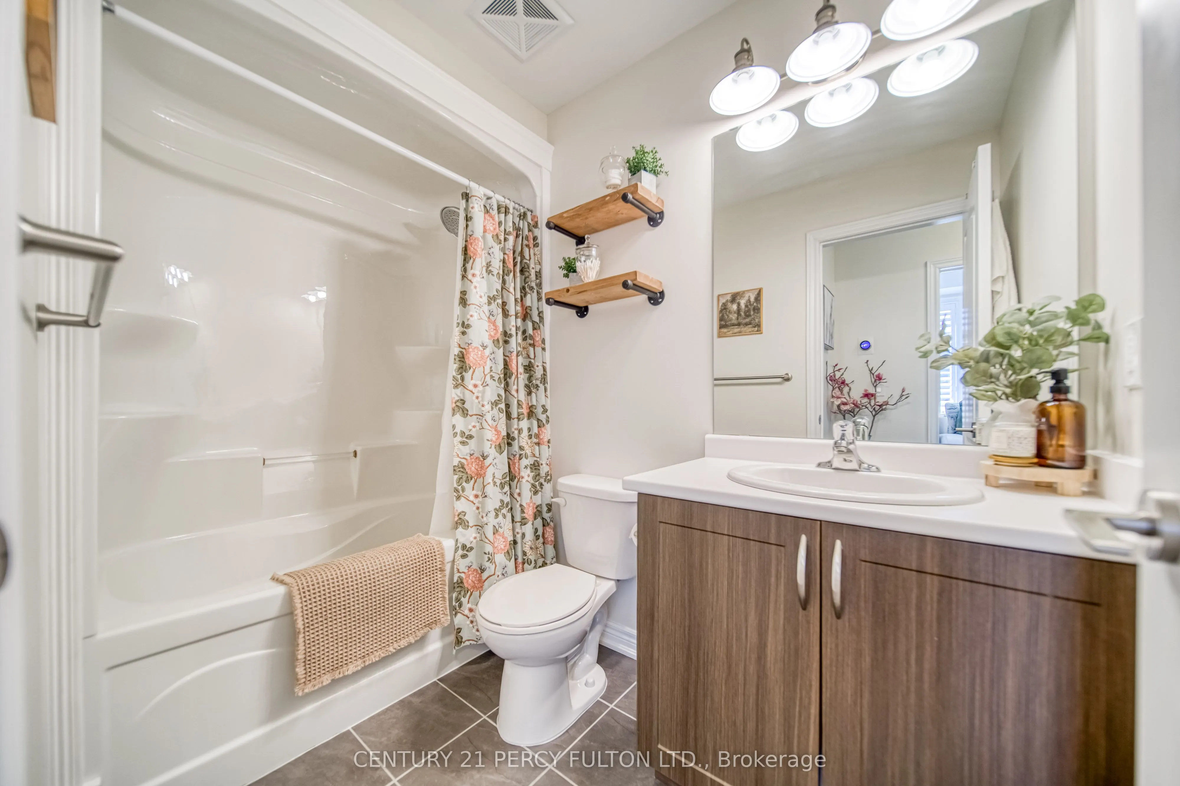 660 Gordon Street, #302