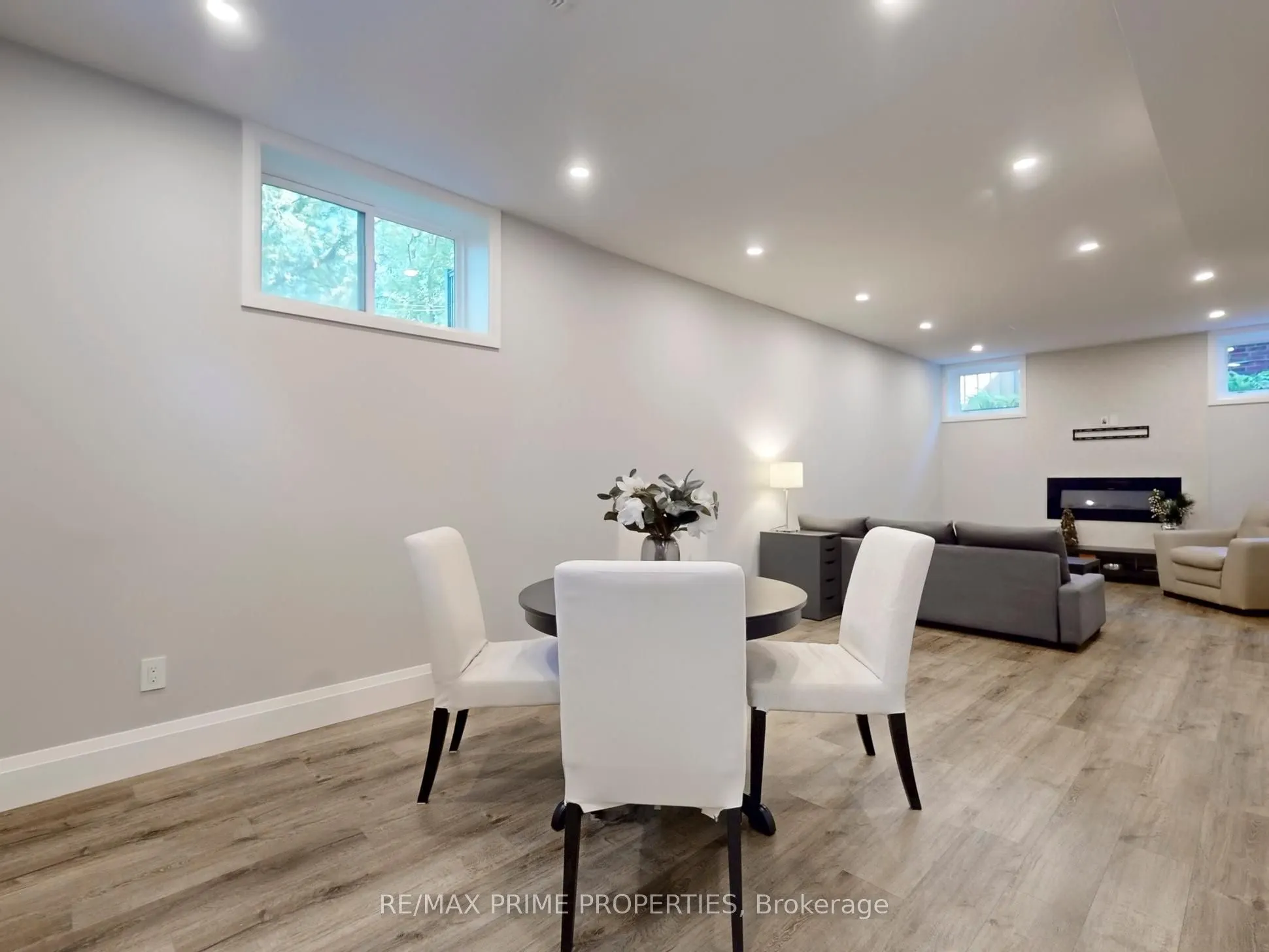 116 Pinegrove Avenue