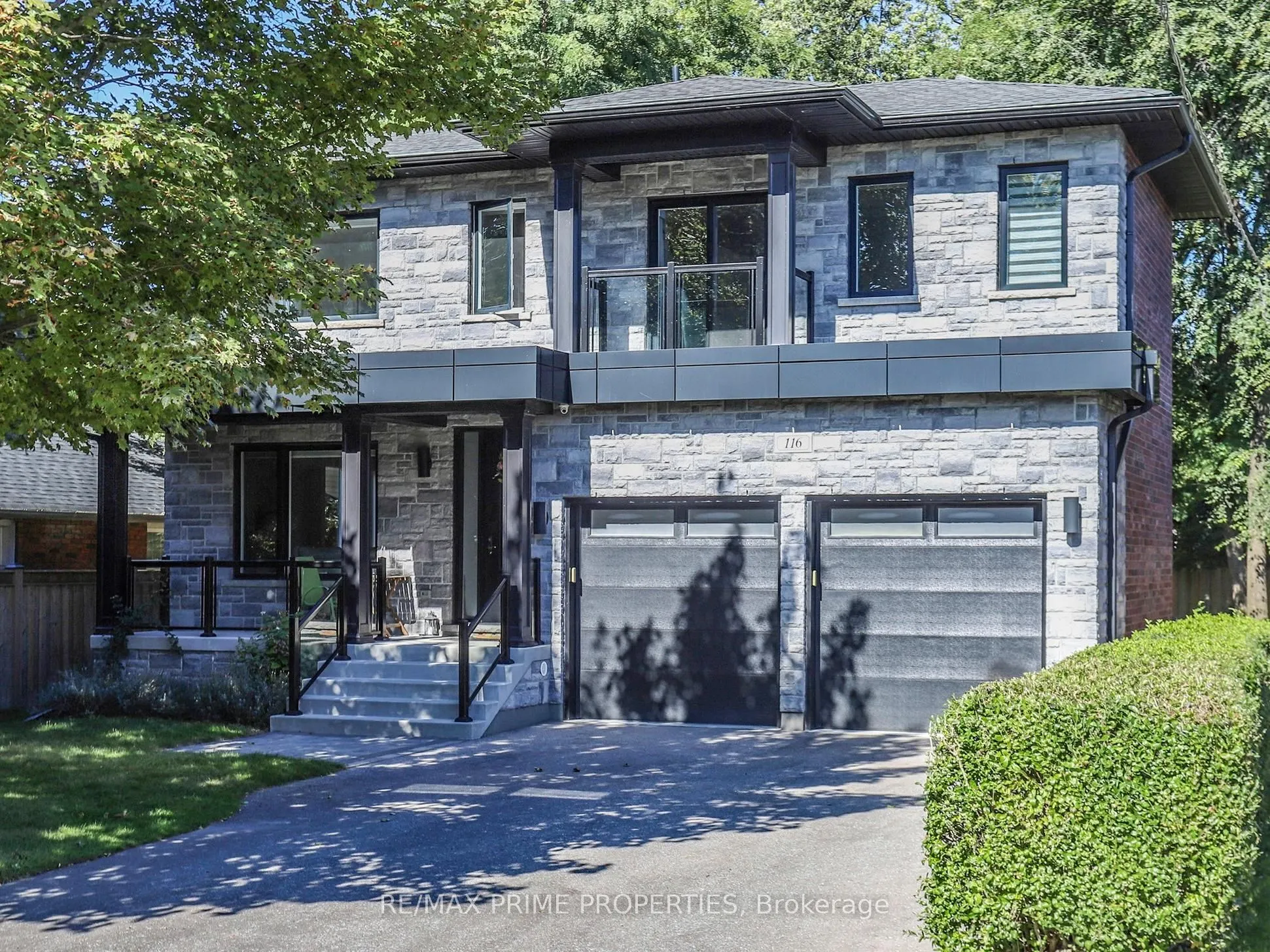116 Pinegrove Avenue