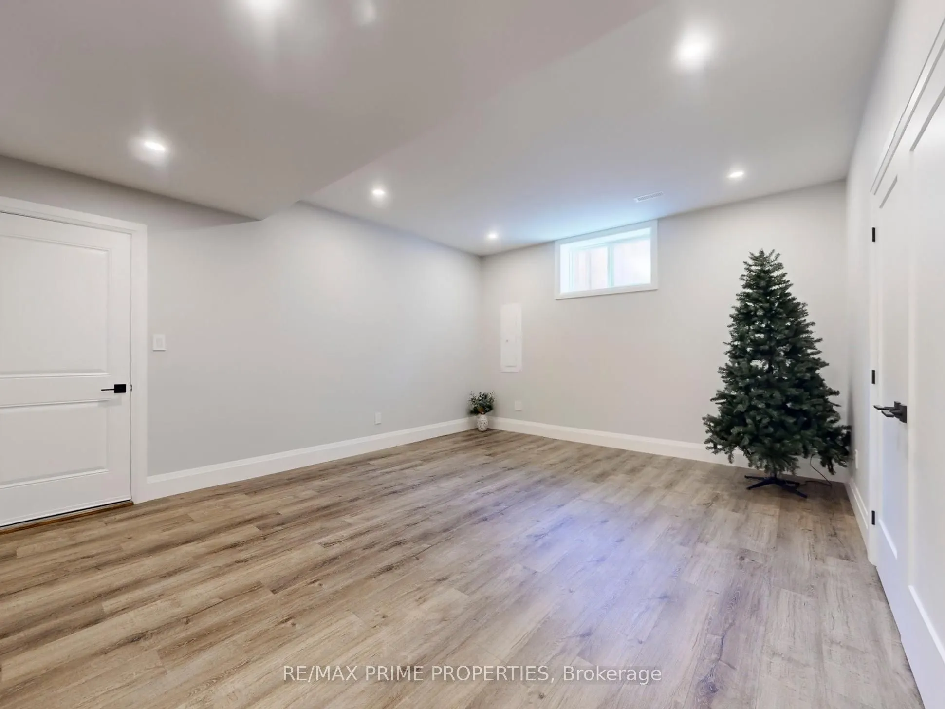 116 Pinegrove Avenue