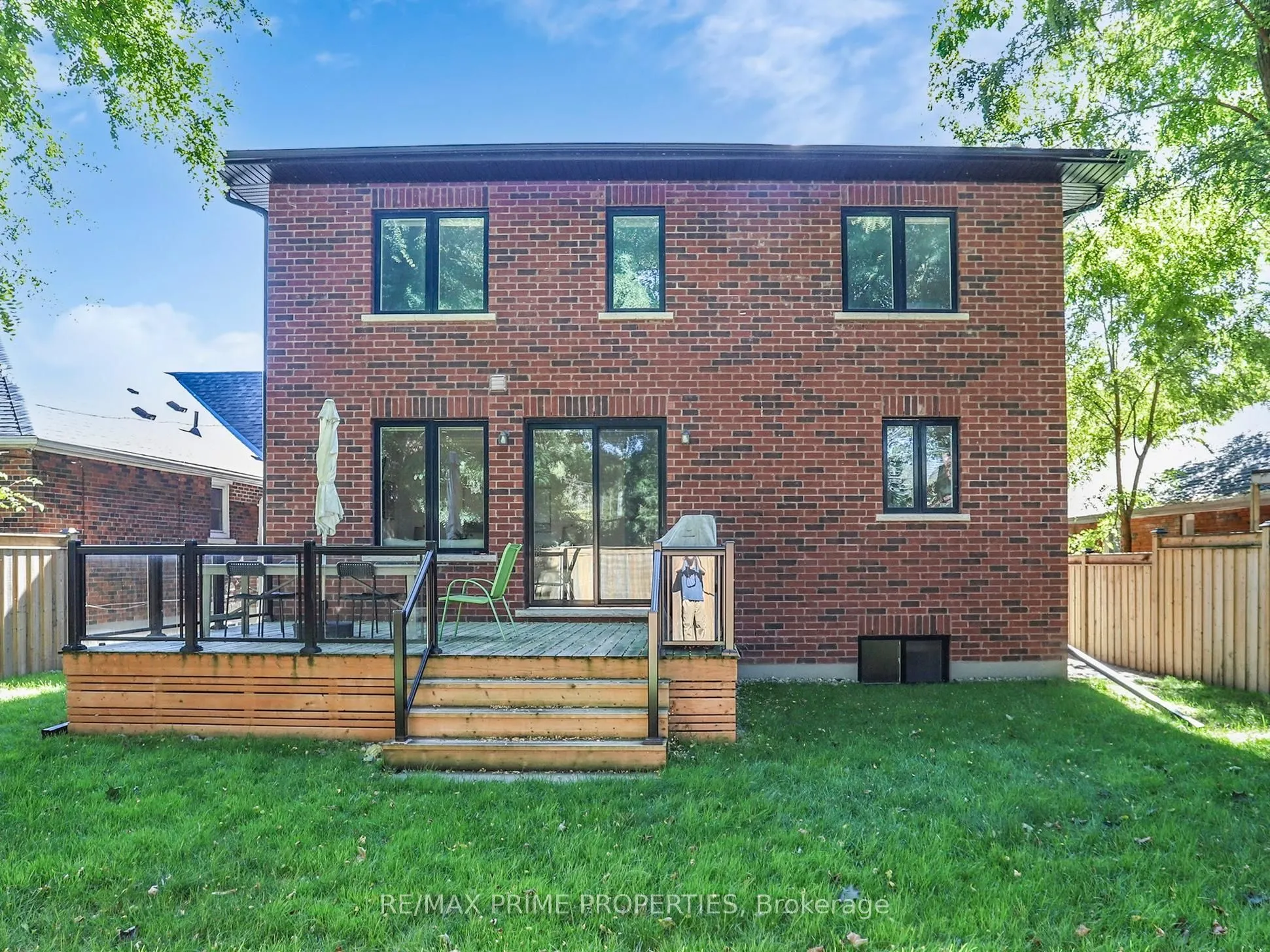 116 Pinegrove Avenue