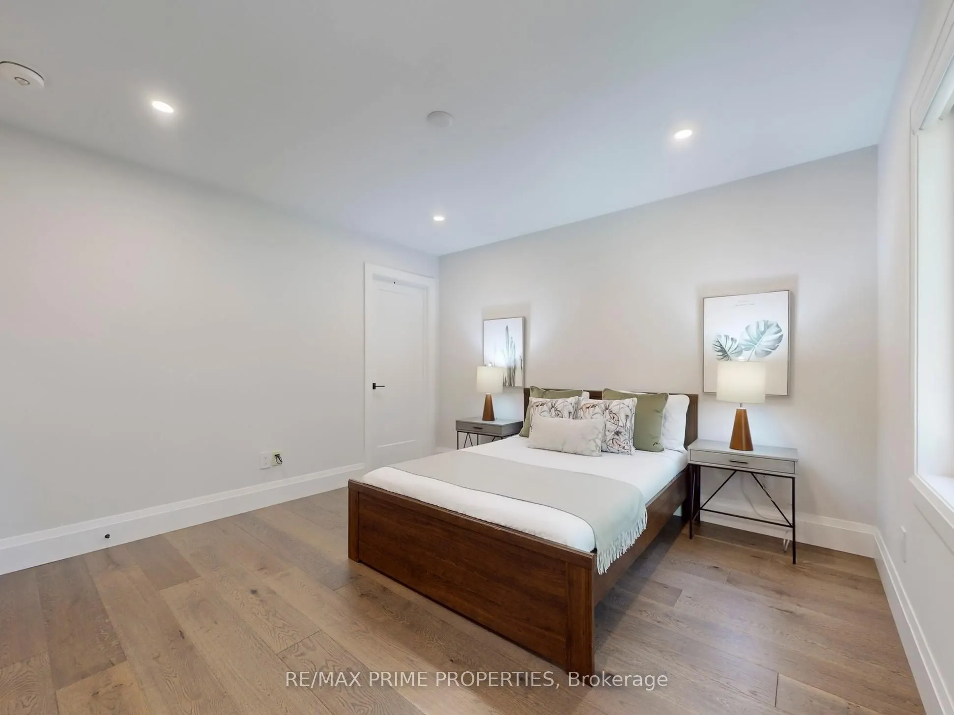 116 Pinegrove Avenue