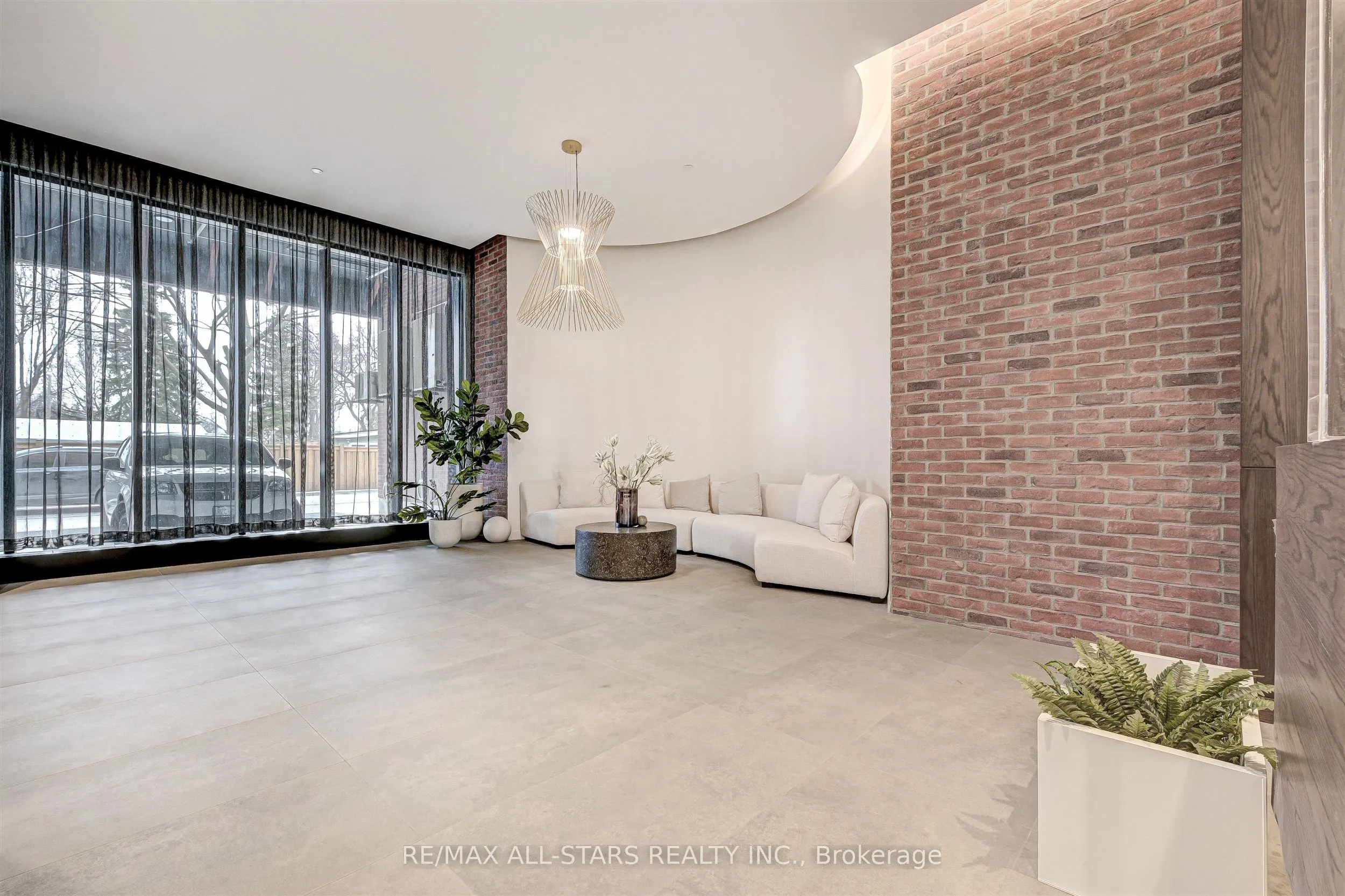 2799 kingston Road, #611