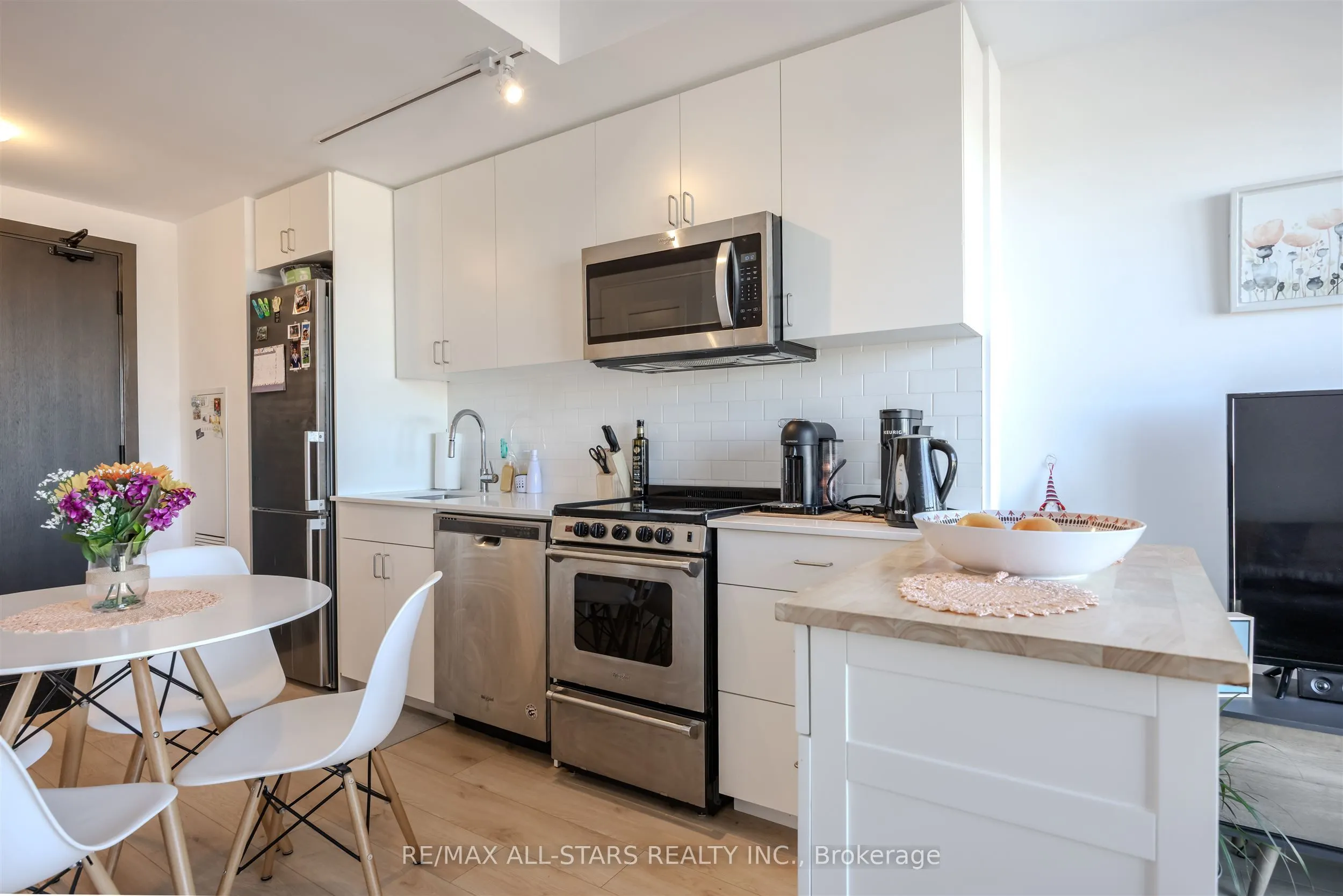 2799 kingston Road, #611