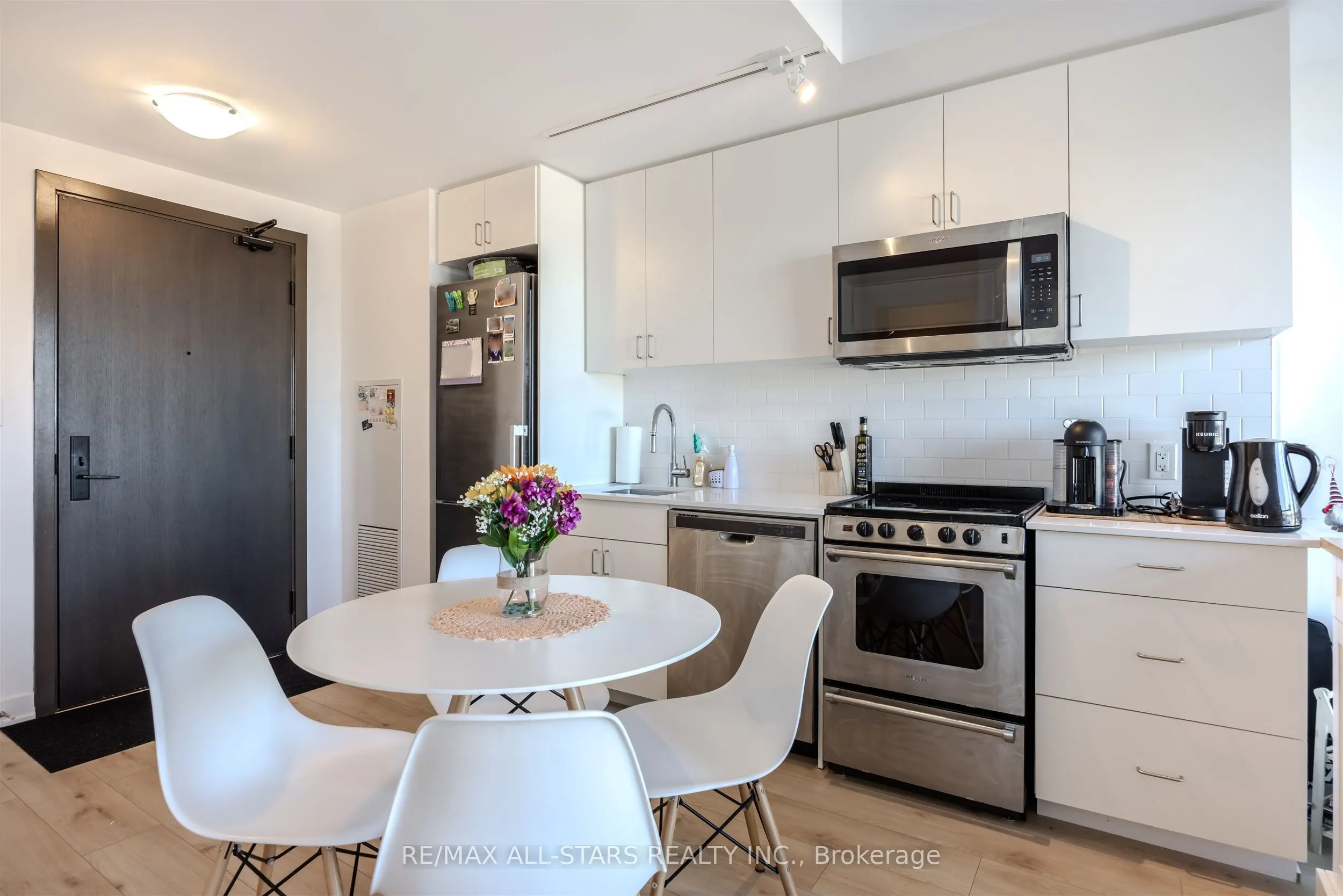 2799 kingston Road, #611