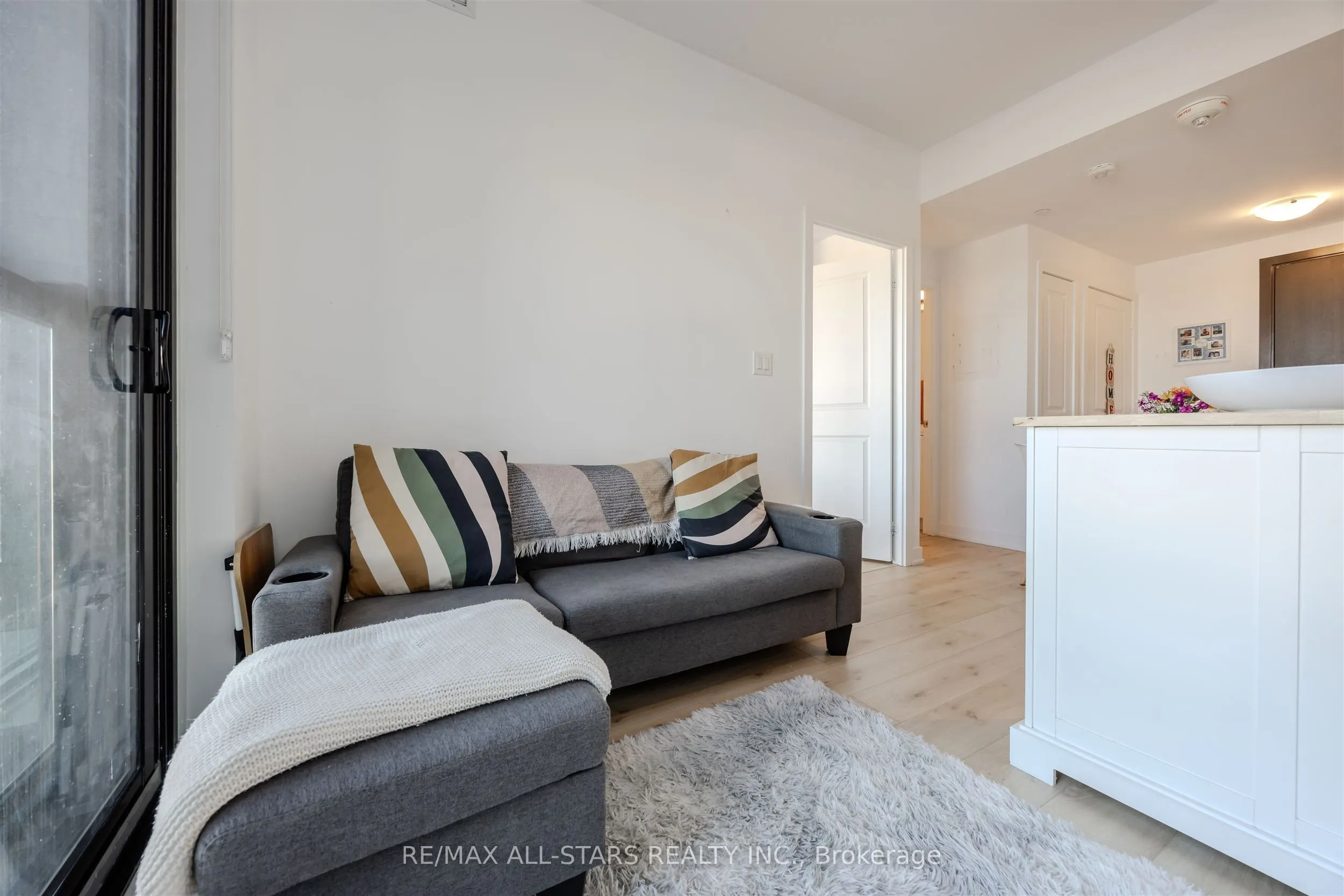 2799 kingston Road, #611