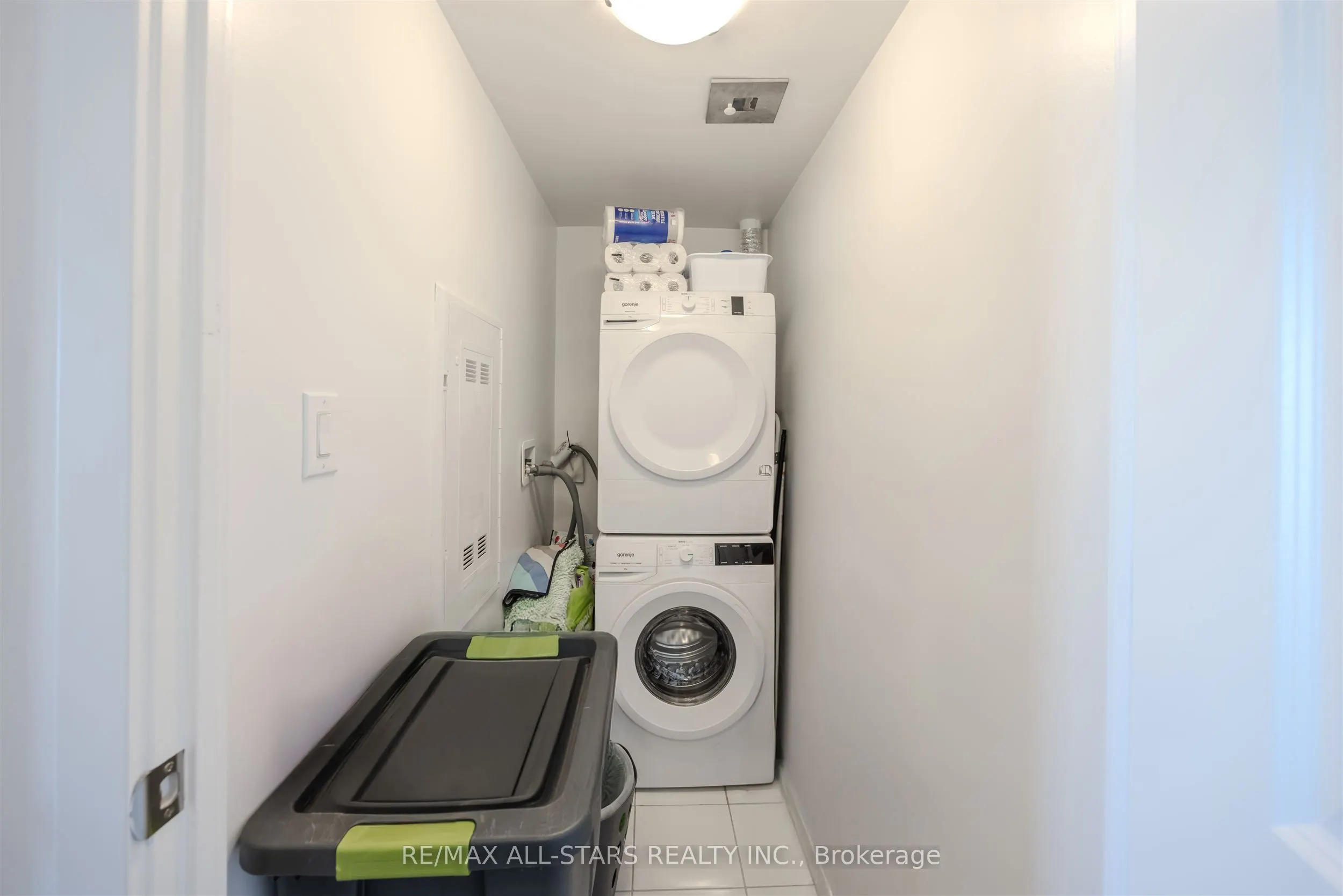 2799 kingston Road, #611