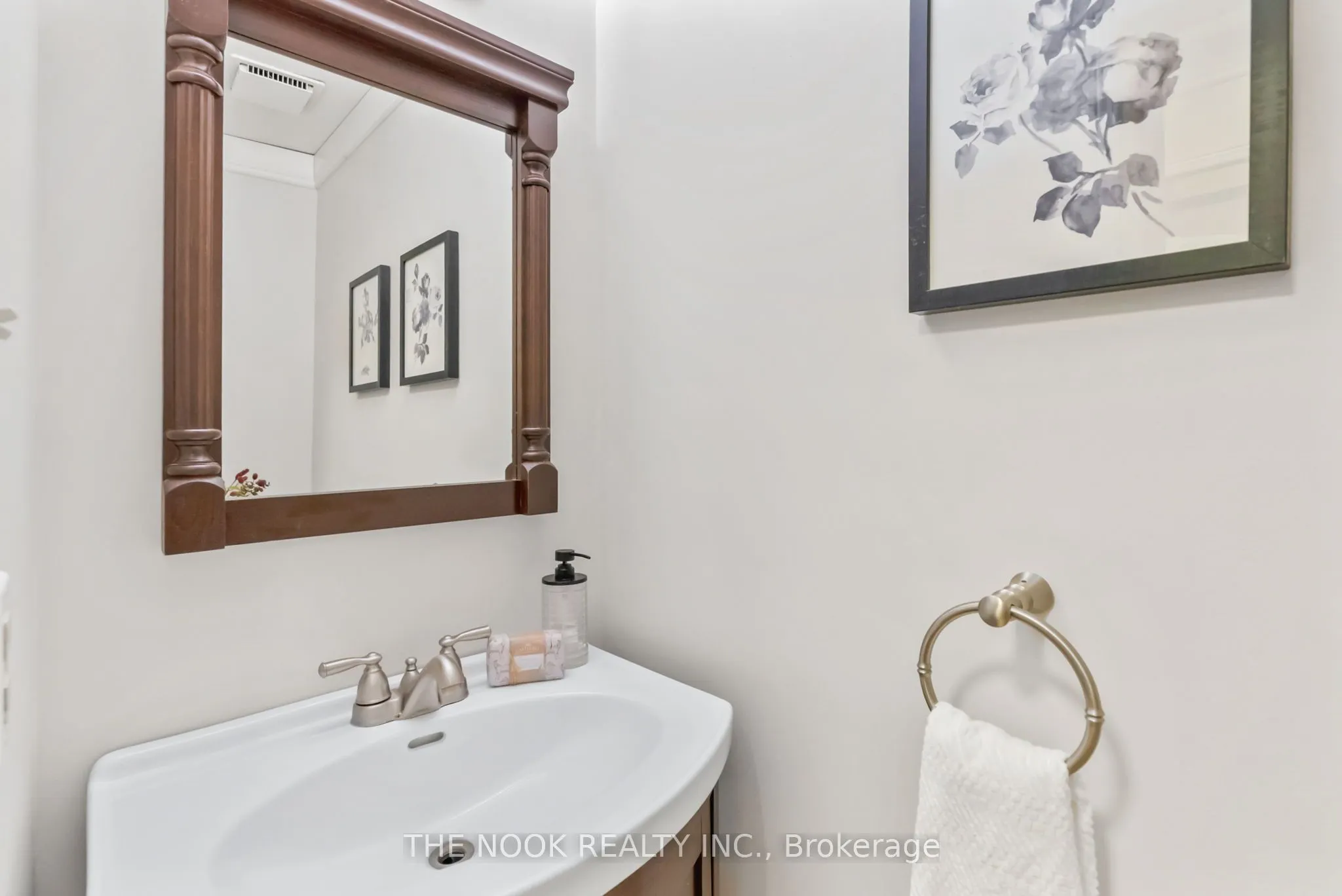 1090 Benton Crescent