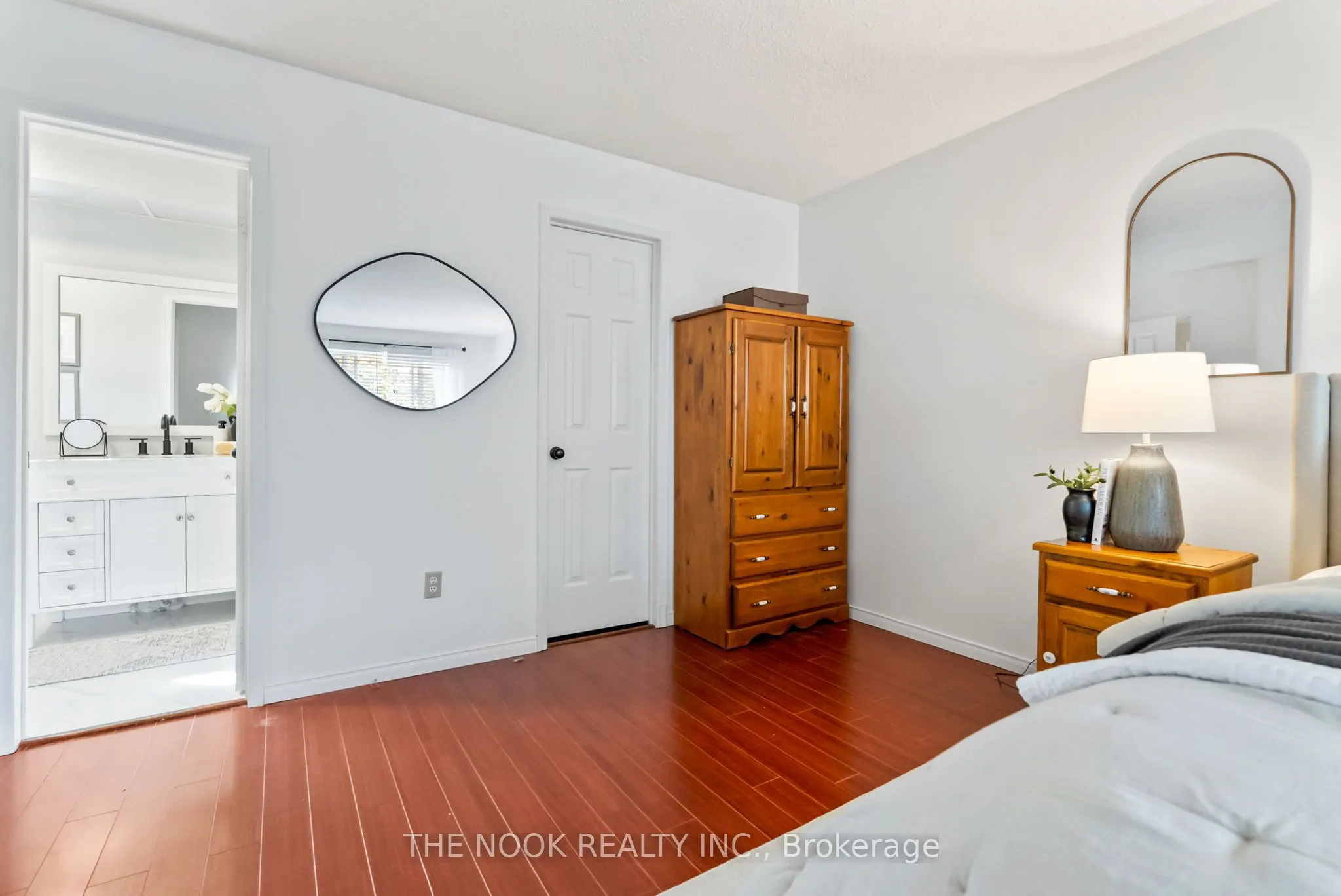 1090 Benton Crescent