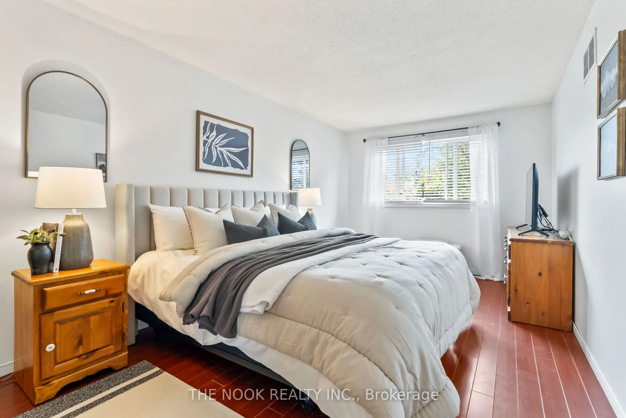 1090 Benton Crescent