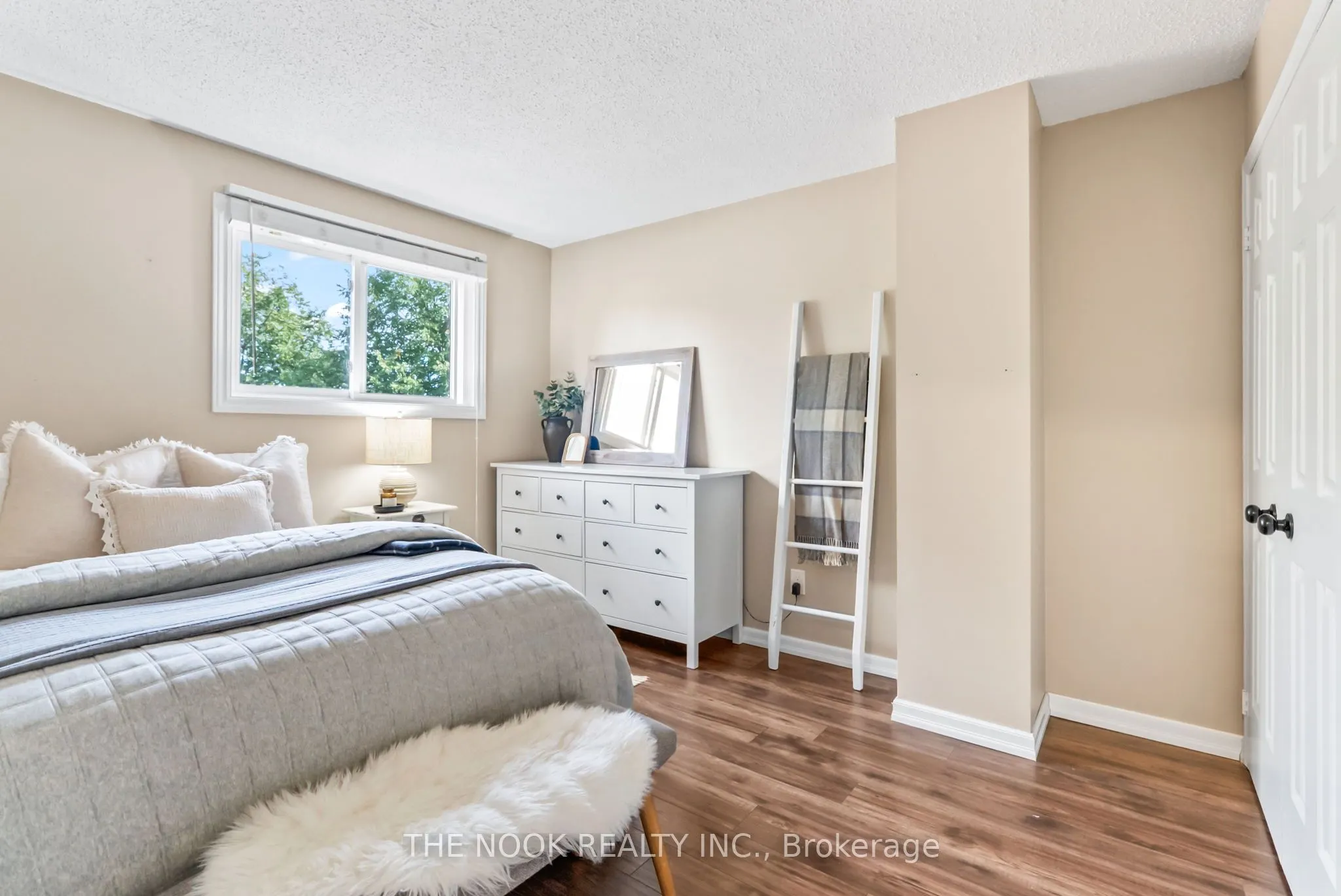 1090 Benton Crescent