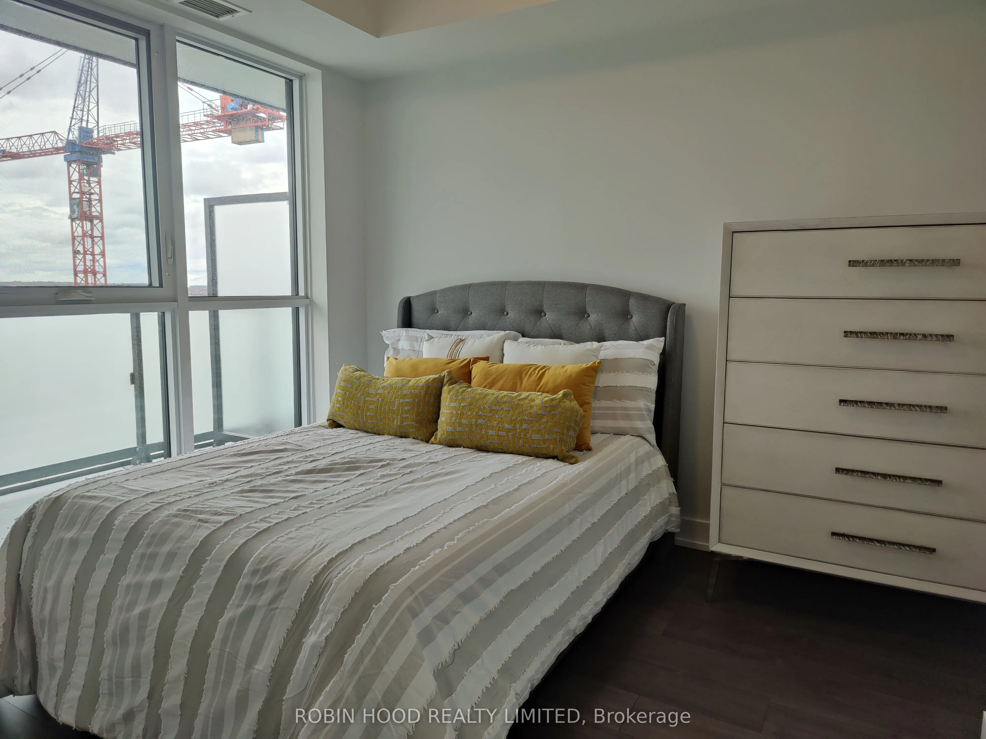 2550 Simcoe Street N, #2214