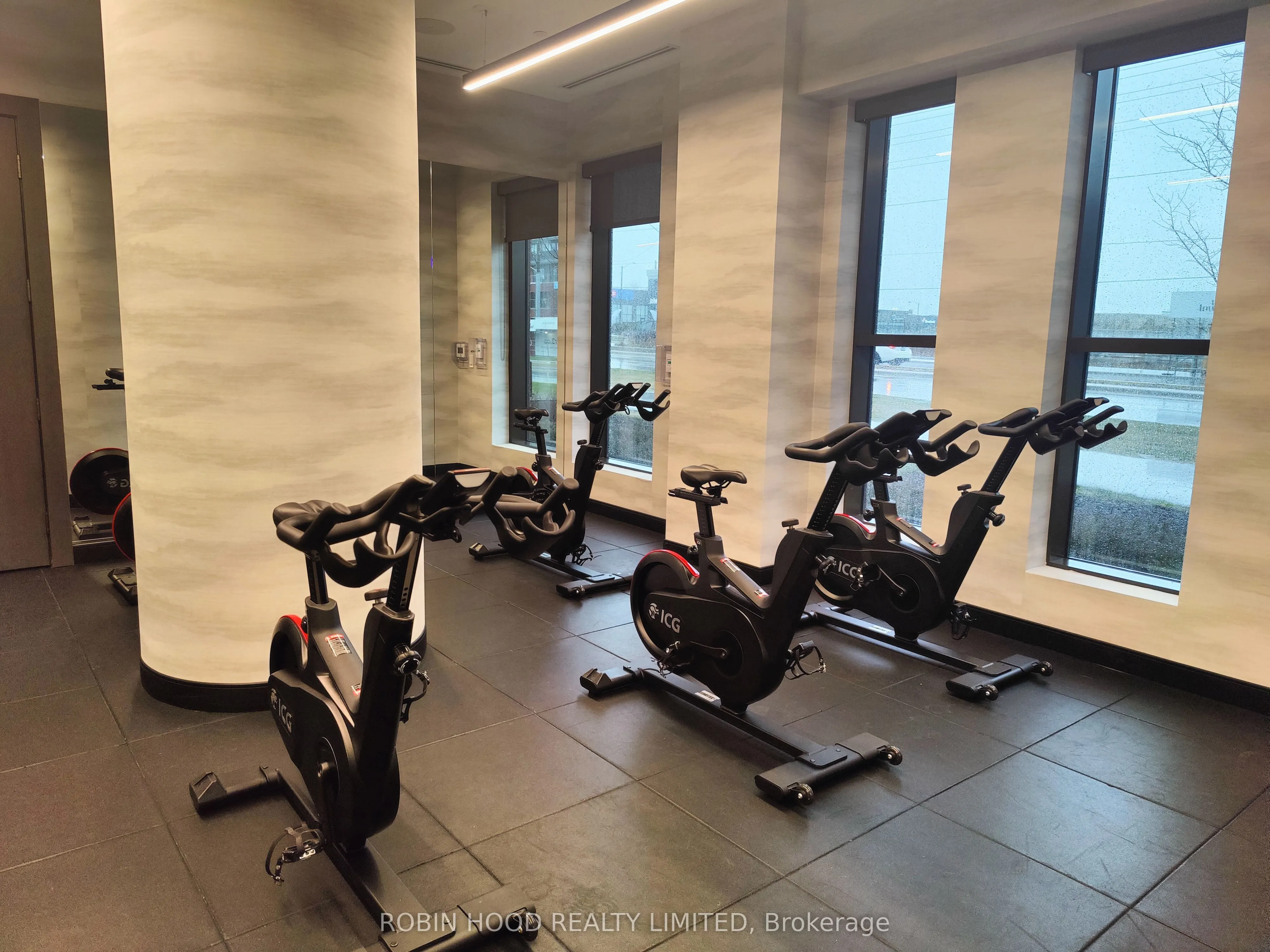 2550 Simcoe Street N, #2214