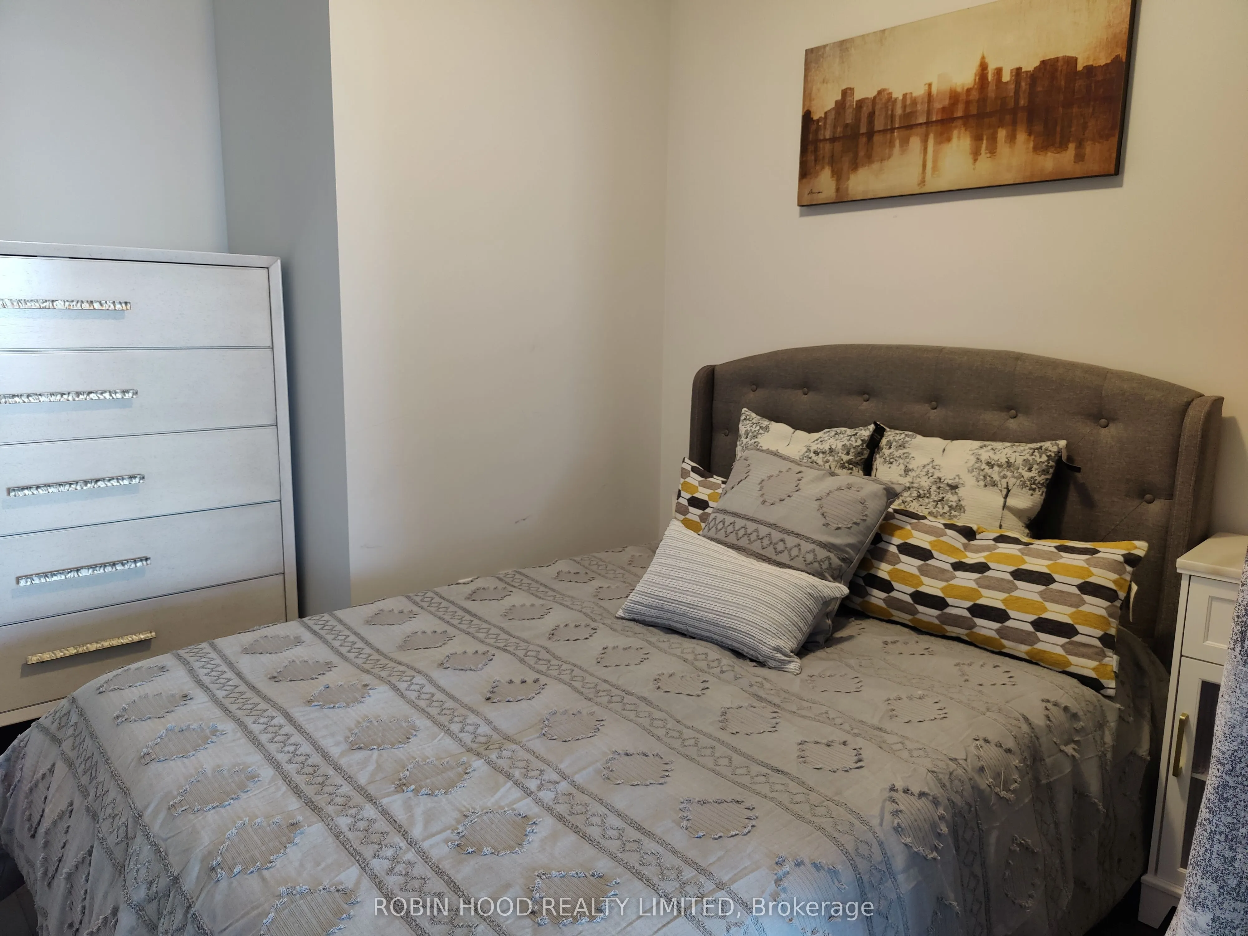 2550 Simcoe Street N, #2214