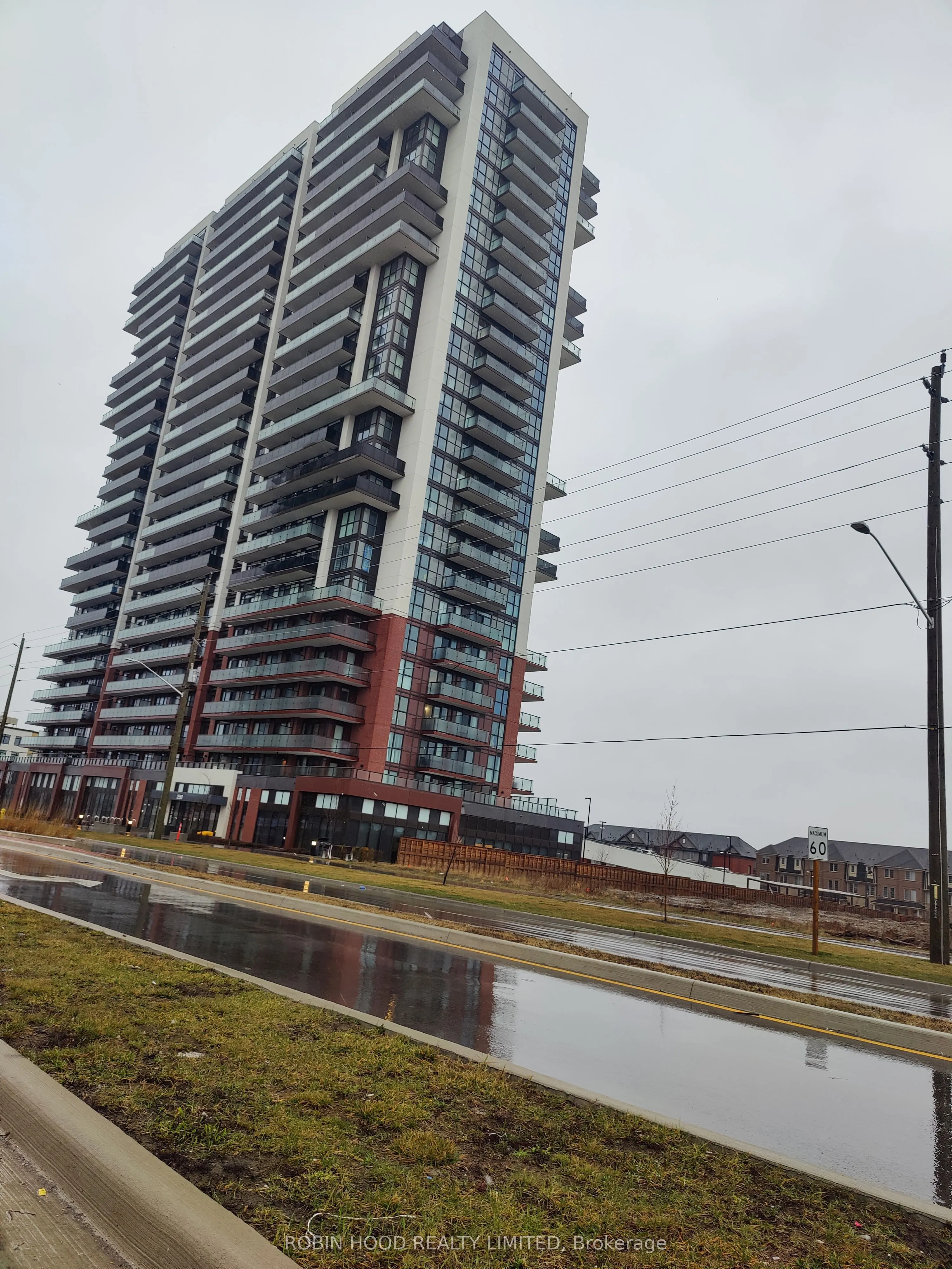 2550 Simcoe Street N, #2214