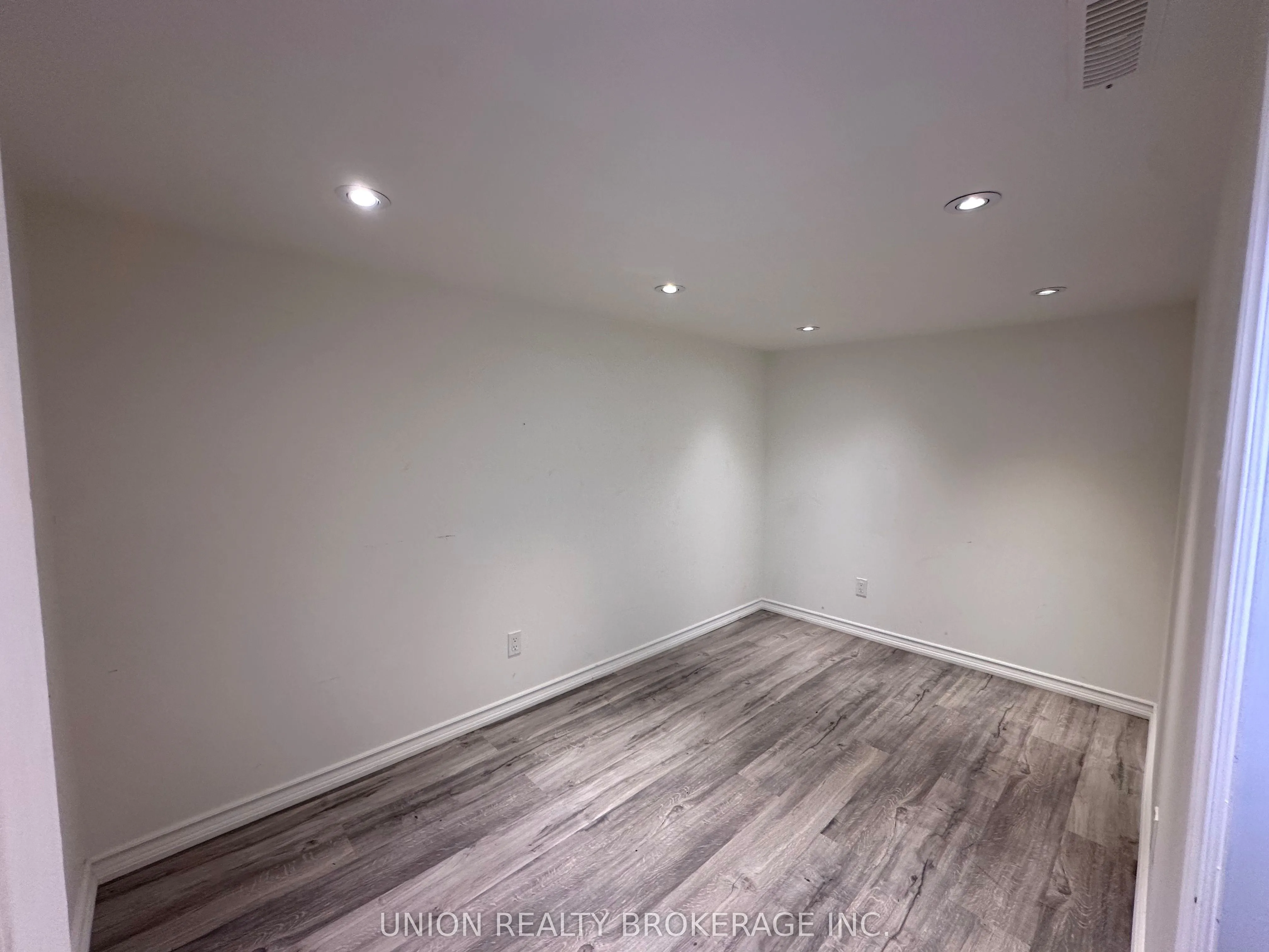 33 Harris Avenue