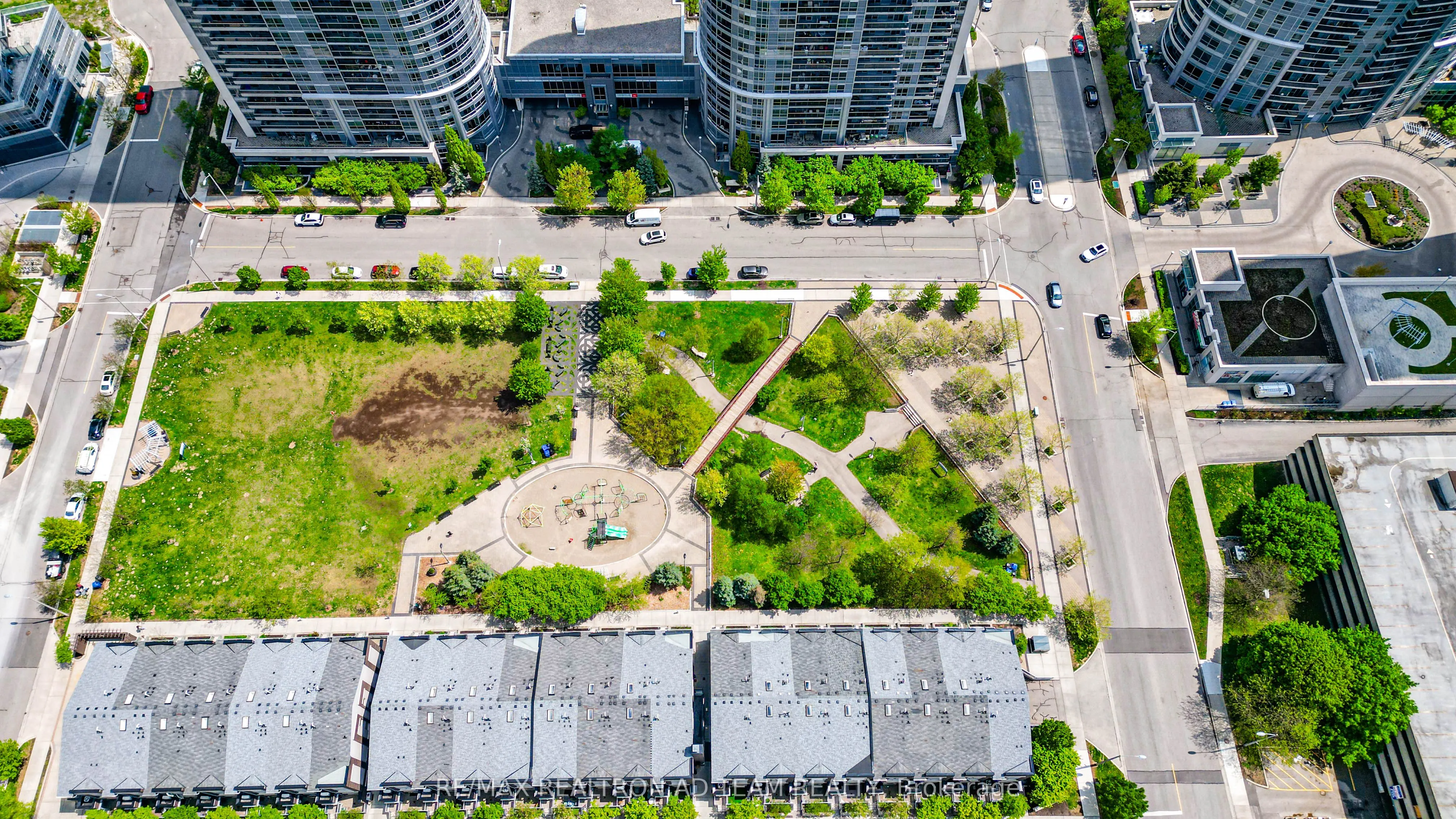 125 Village Green Square, #2204