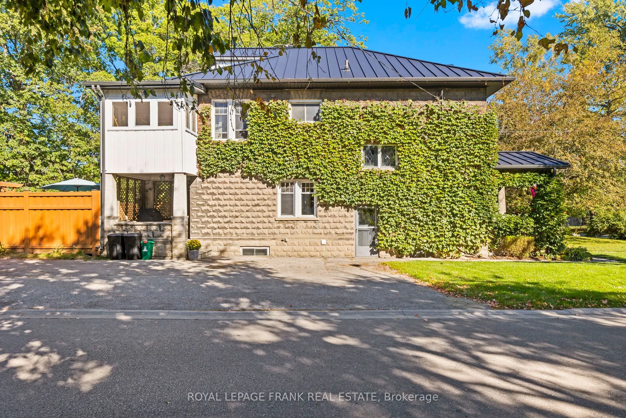 30 Lowe Street