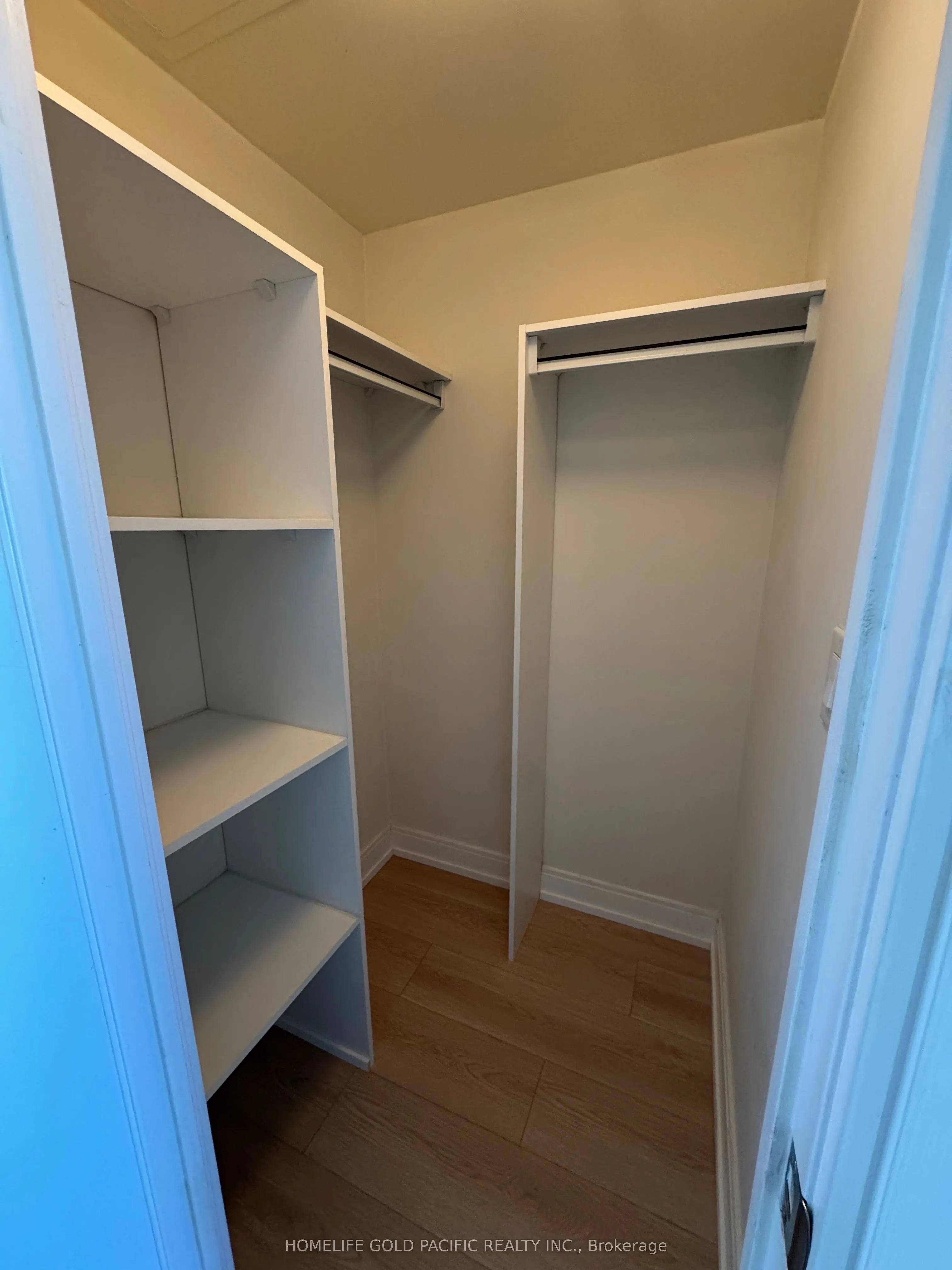 125 Village Green Square, #2302