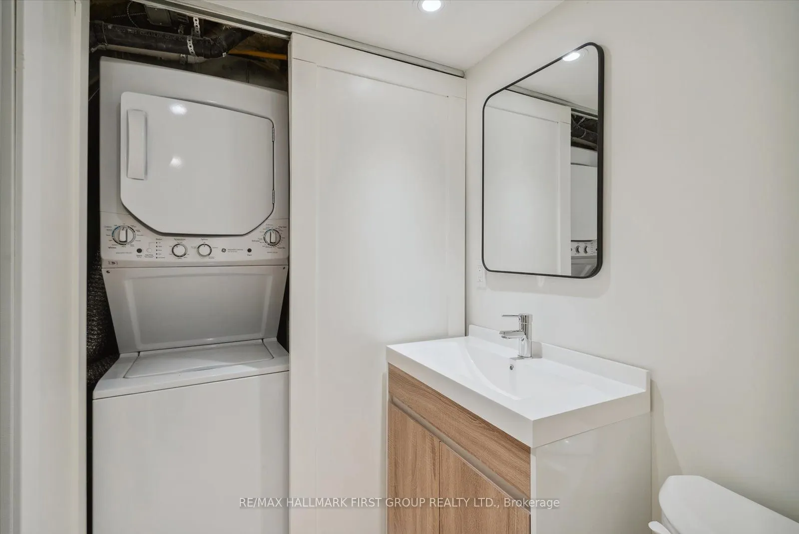 285 Rhodes Avenue, #Lower