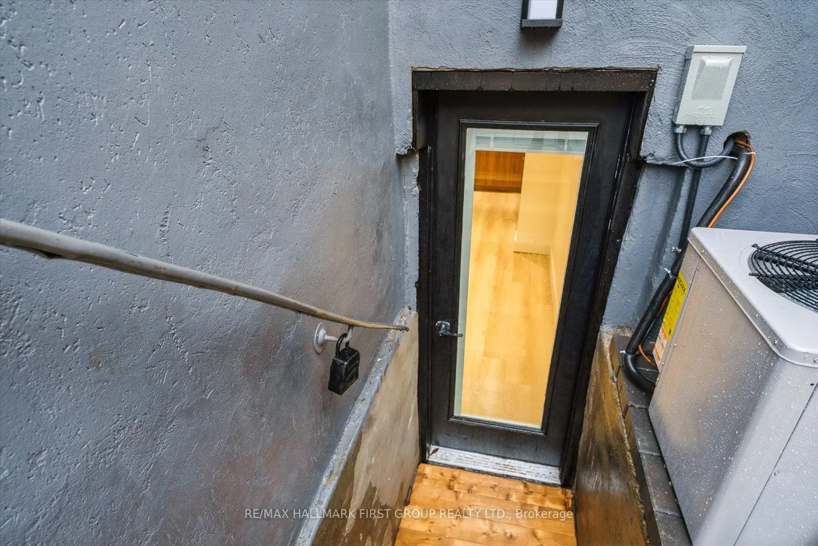 285 Rhodes Avenue, #Lower