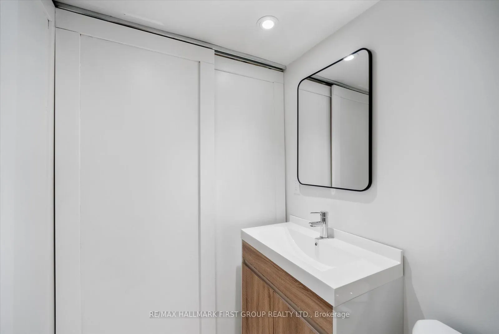 285 Rhodes Avenue, #Lower