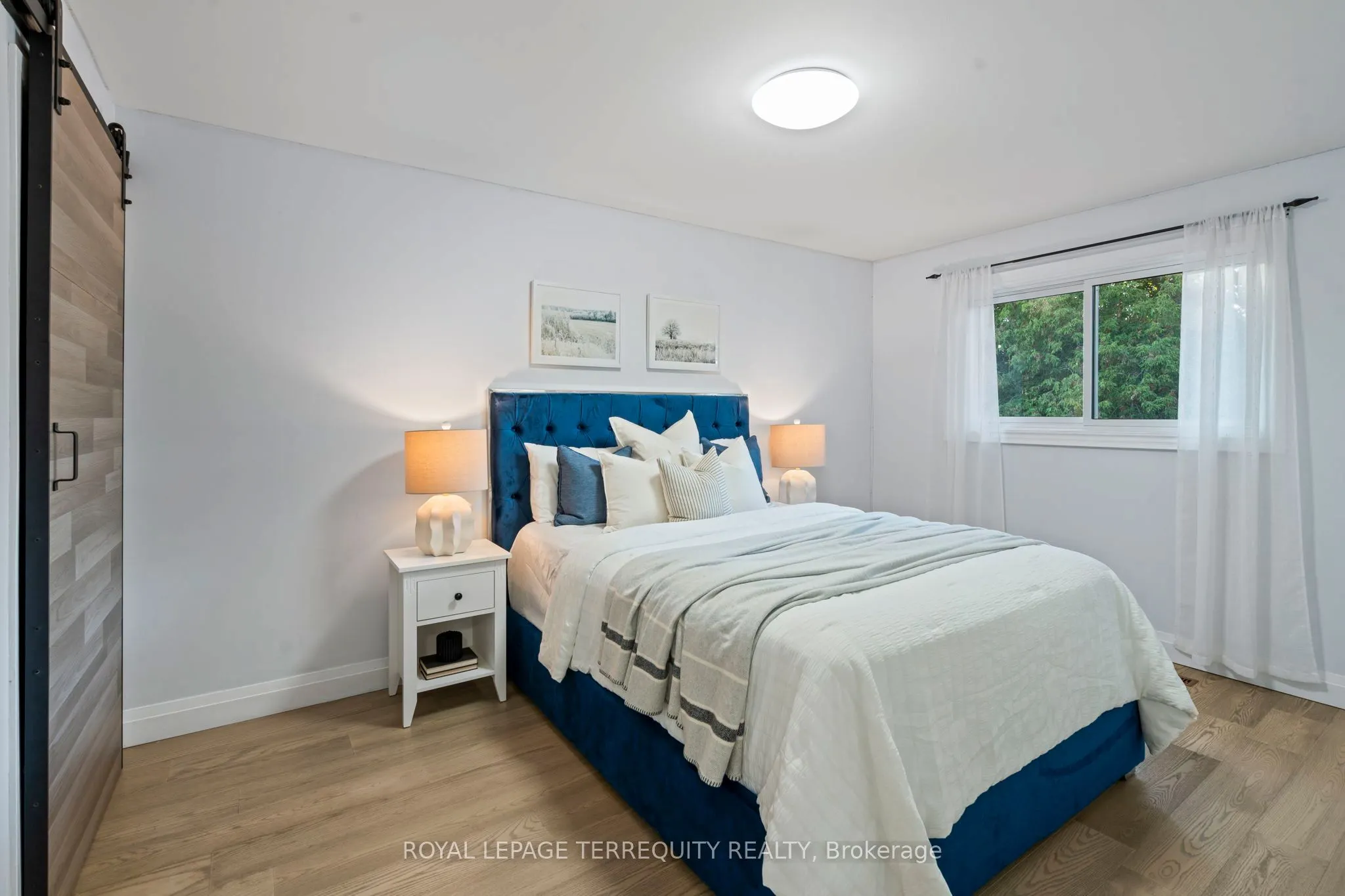 708 Aruba Crescent