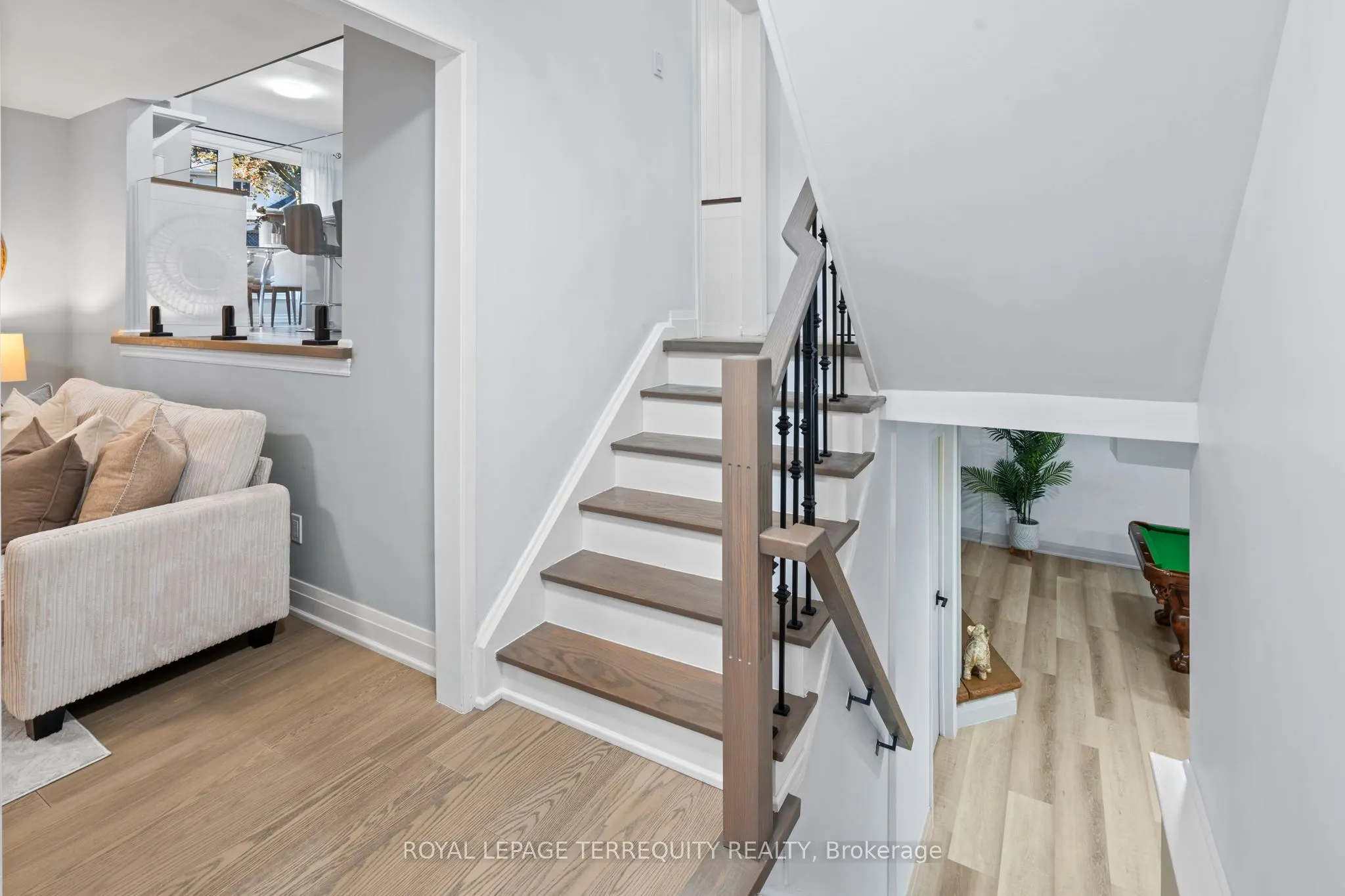 708 Aruba Crescent