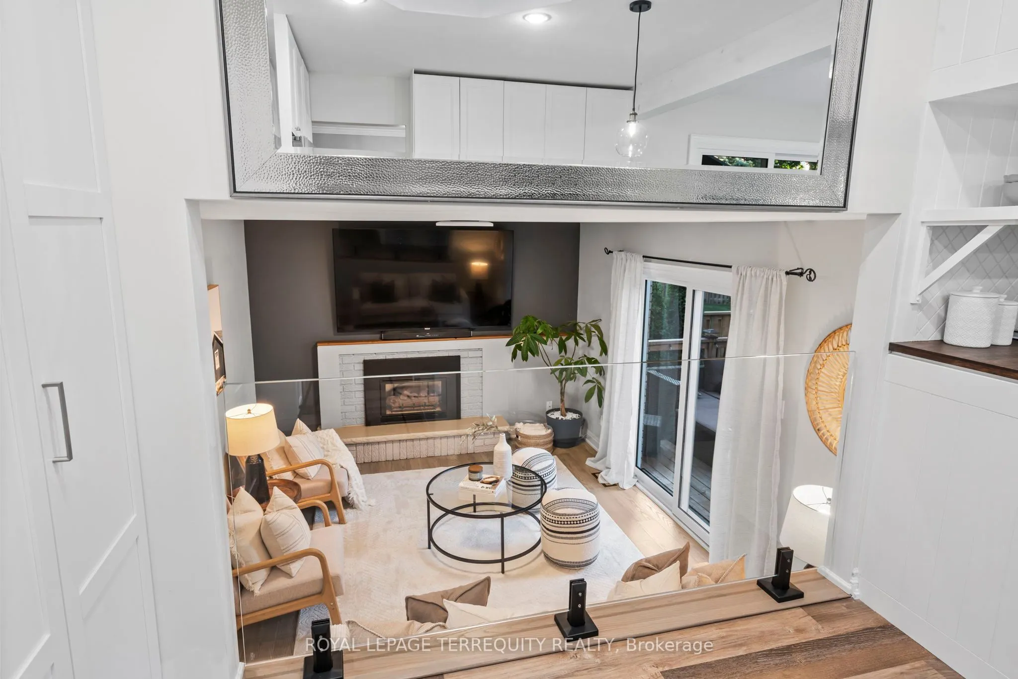 708 Aruba Crescent