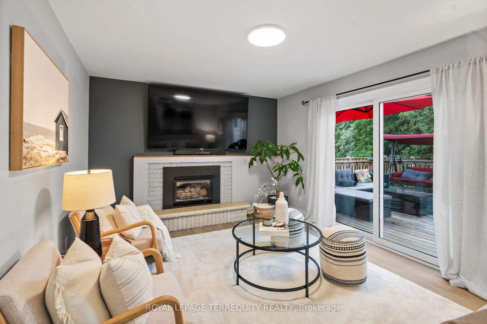 708 Aruba Crescent