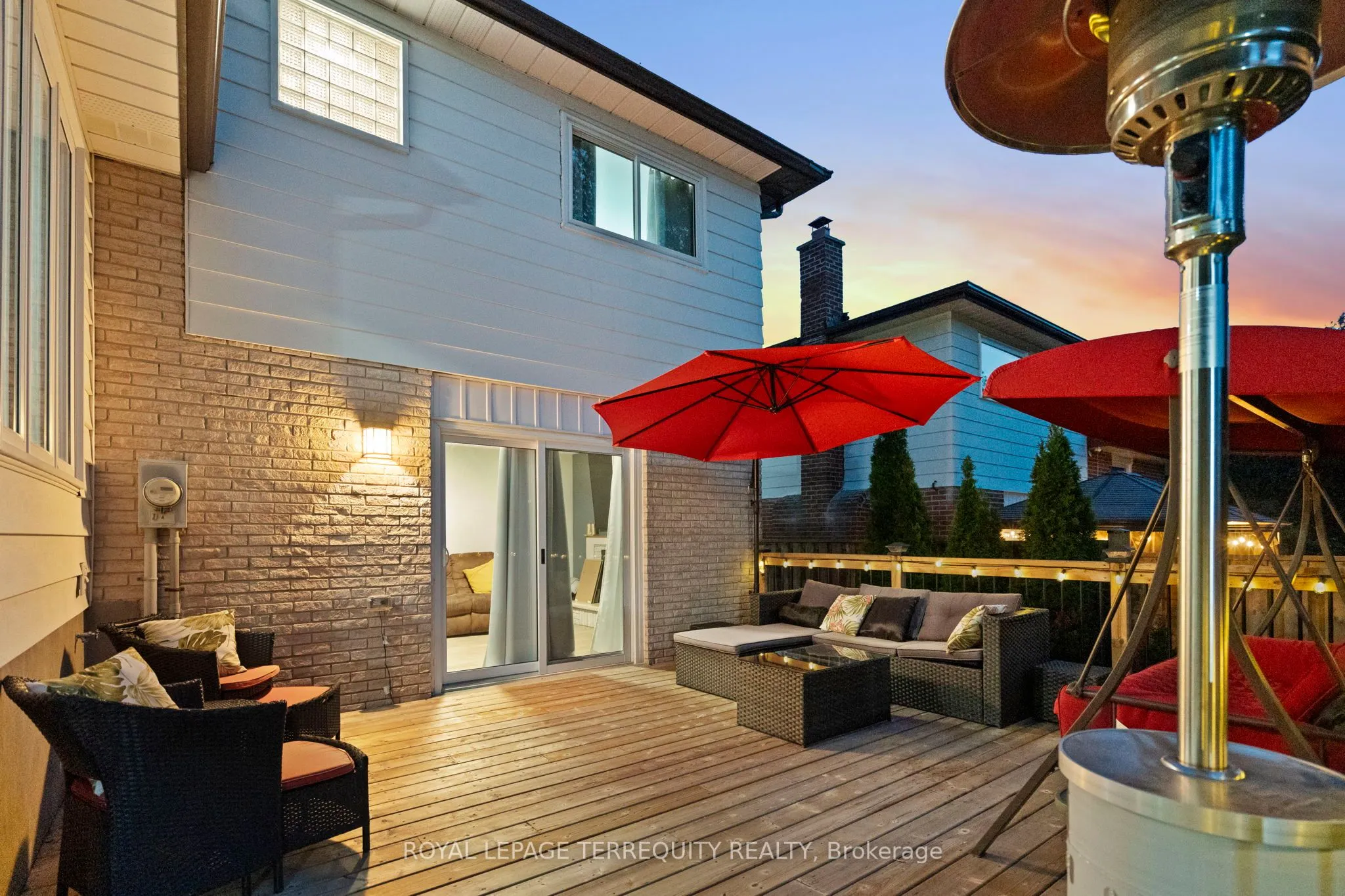 708 Aruba Crescent