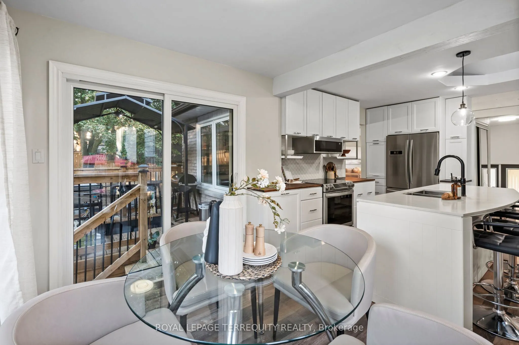 708 Aruba Crescent