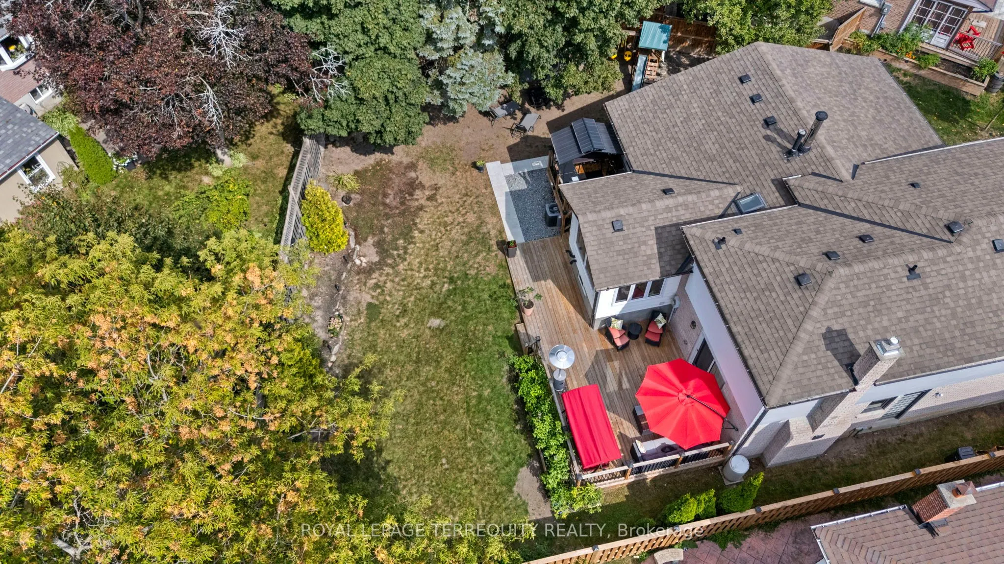 708 Aruba Crescent