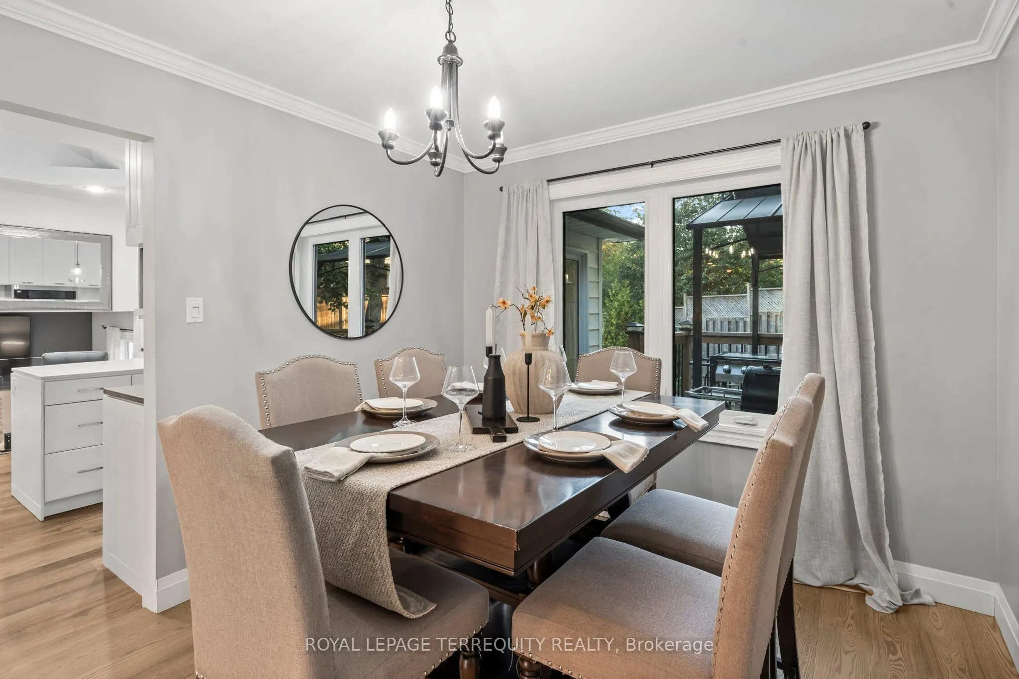 708 Aruba Crescent