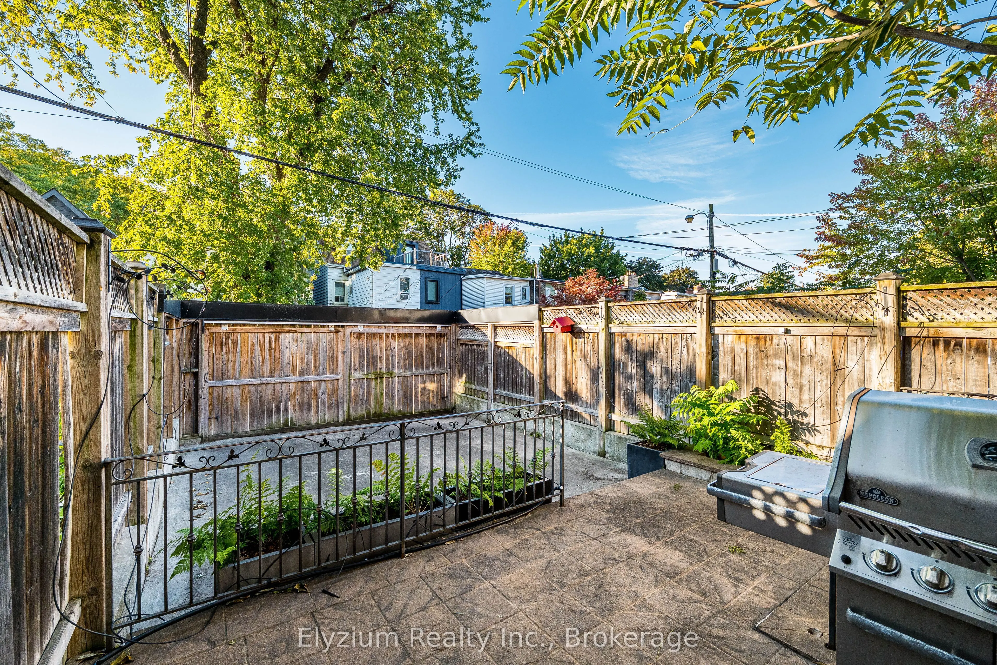 1107 Gerrard Street E